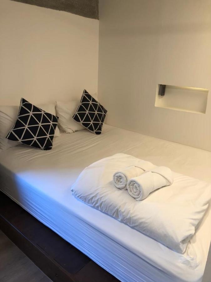 3-5 Queen Beds Female Dormitory Room (Shared Bathroom)