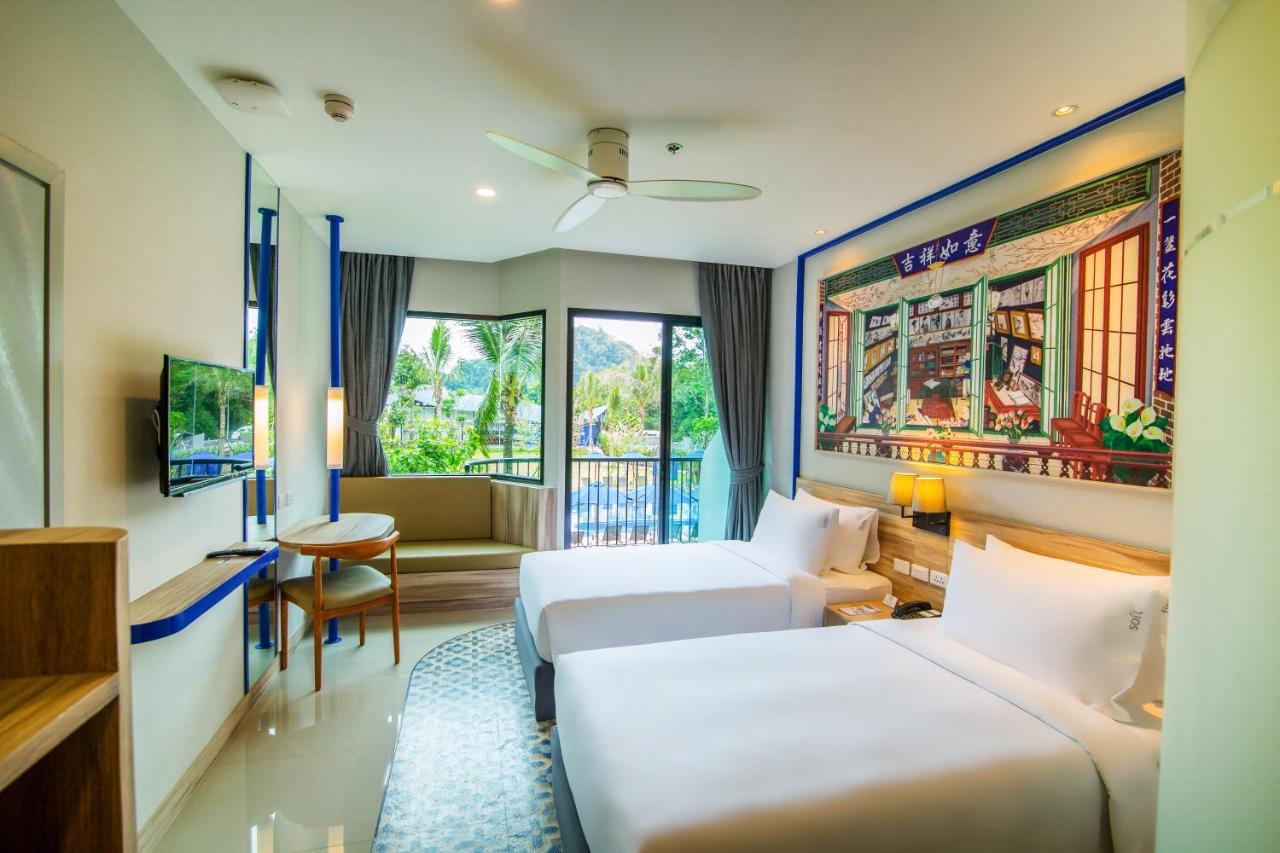 Superior Pool View Room