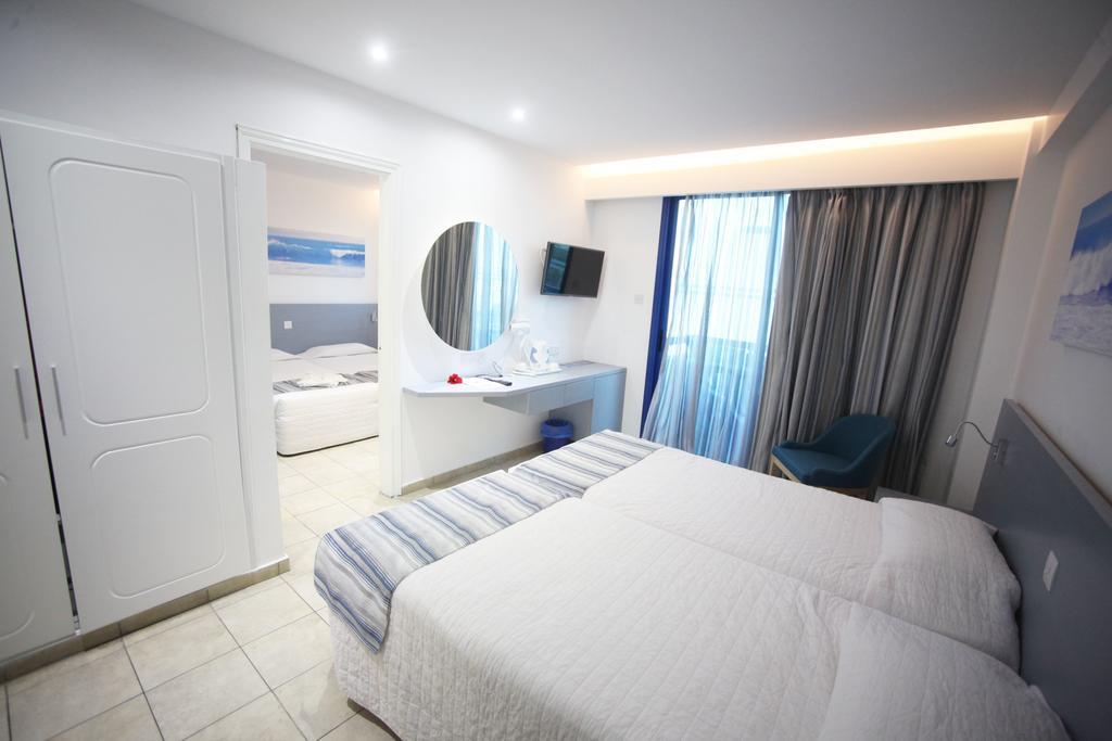Quadruple Room with Shared Bathroom