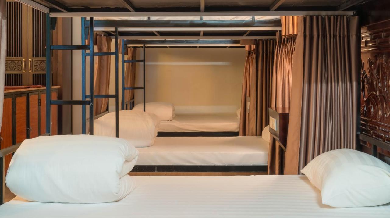 Bunk Bed in Mixed Dormitory Room