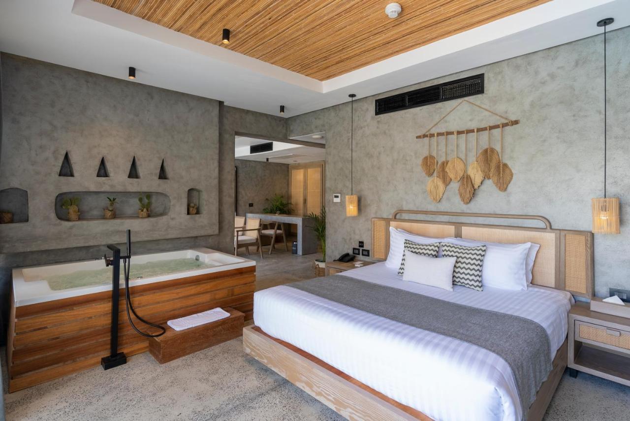Tucana Pool & Jacuzzi Suite- Posh Club