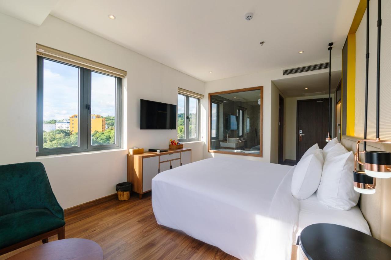 Deluxe Suite with Sea View