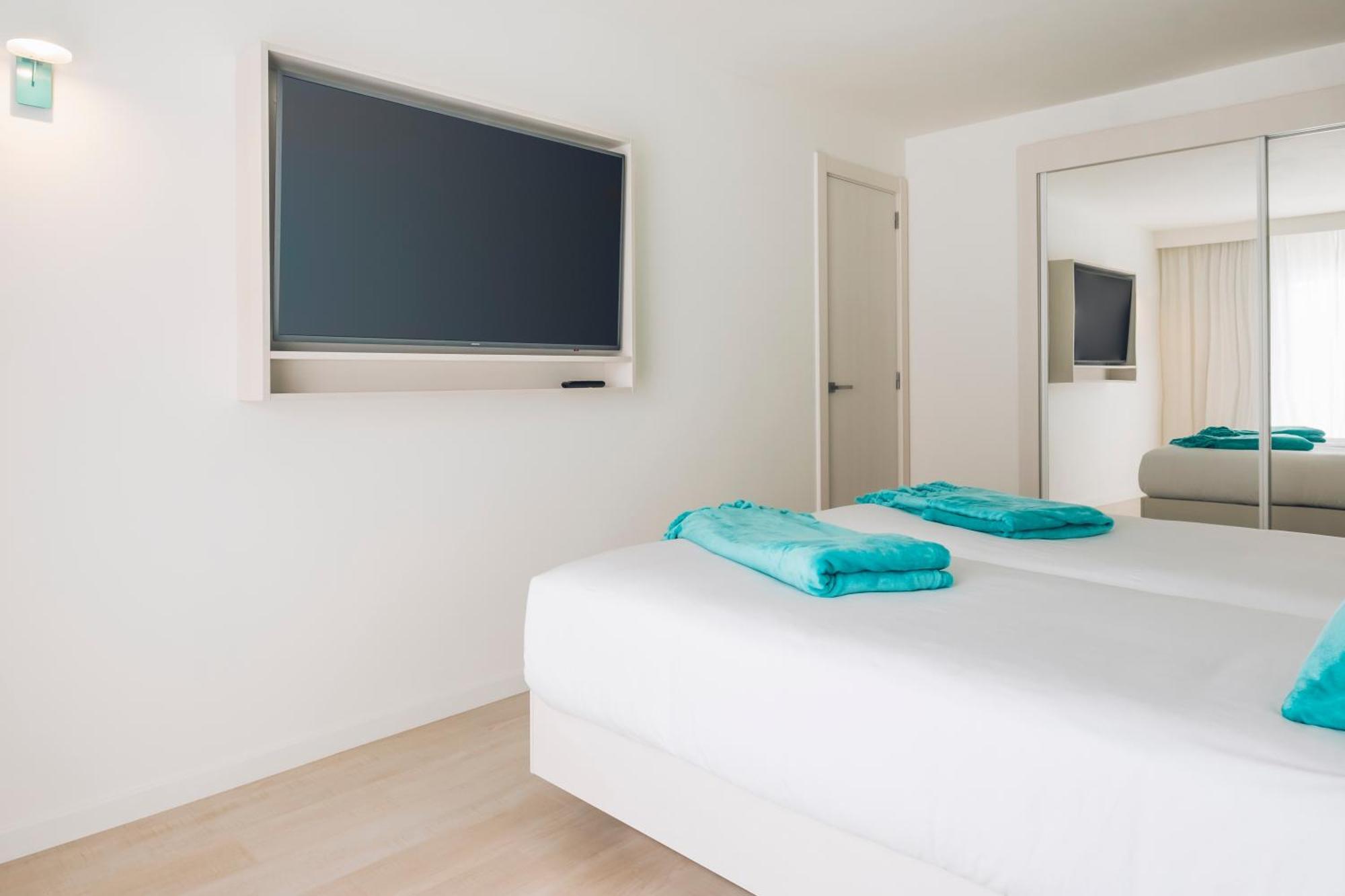 Double Room (2 Adults)