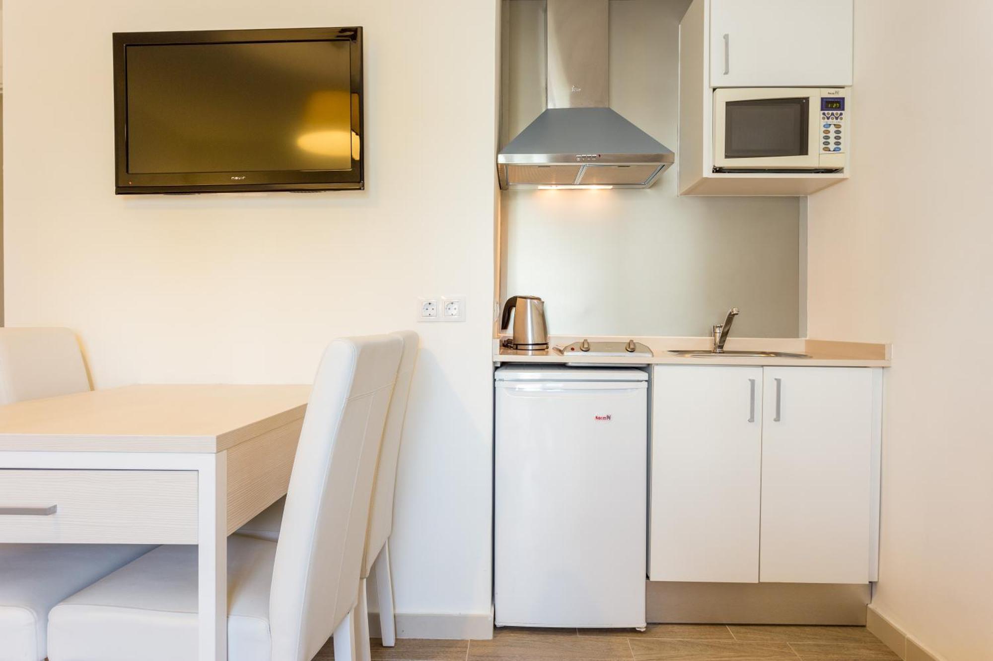 One-Bedroom Apartment (2 Adults + 2 Children)