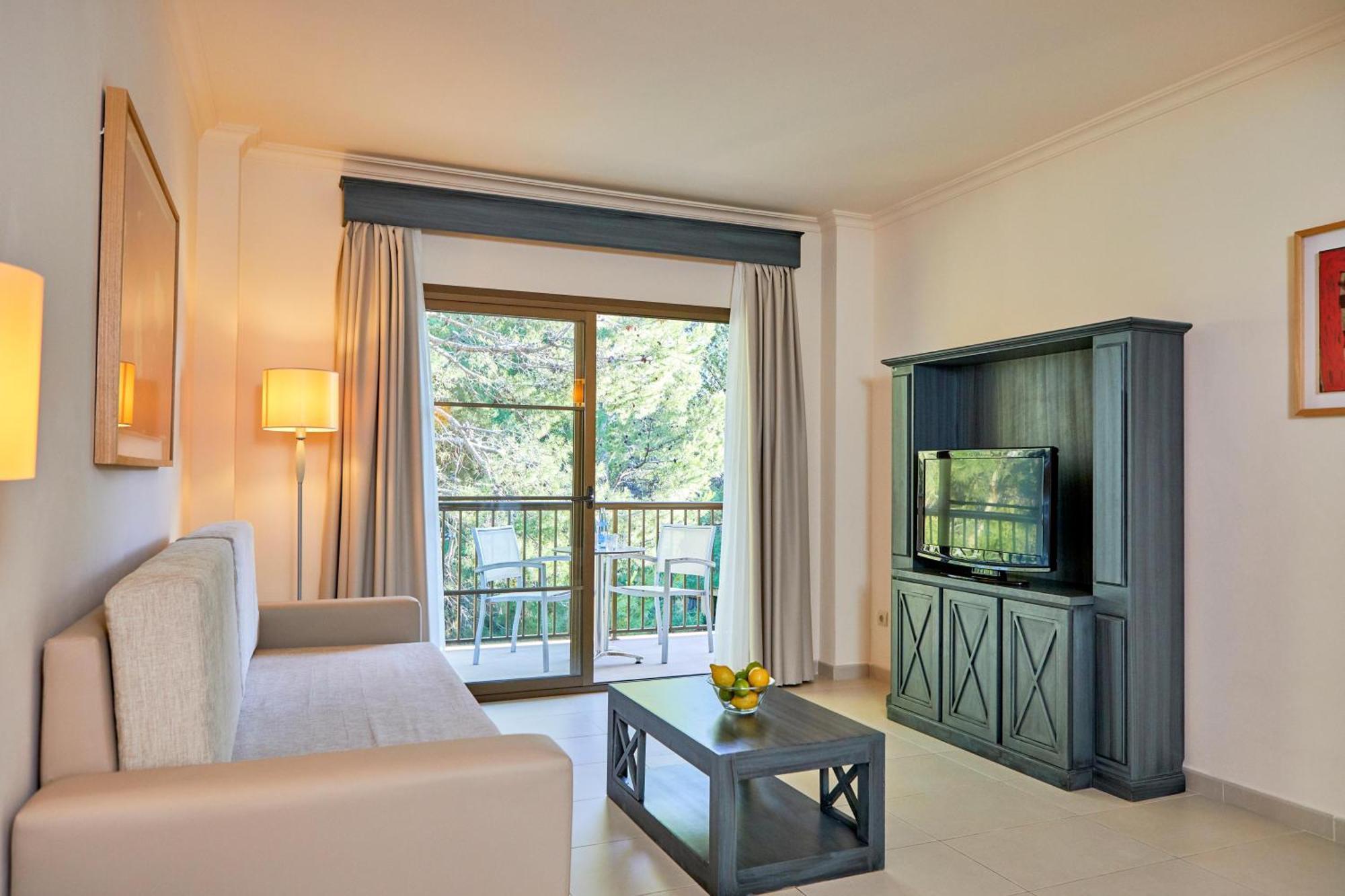 One-Bedroom Park Suite with Pool View