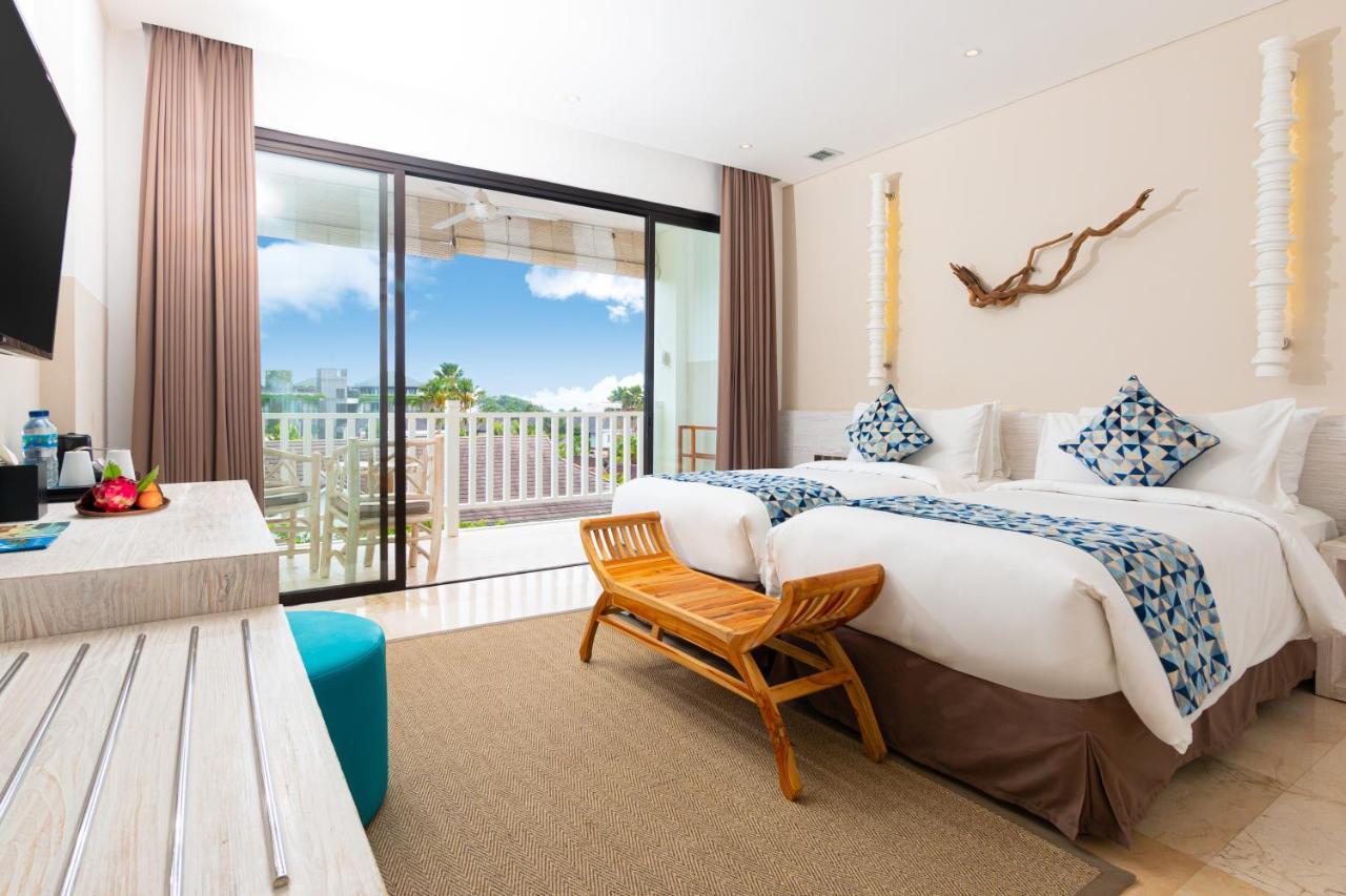 Deluxe Room with Poolside Cabana