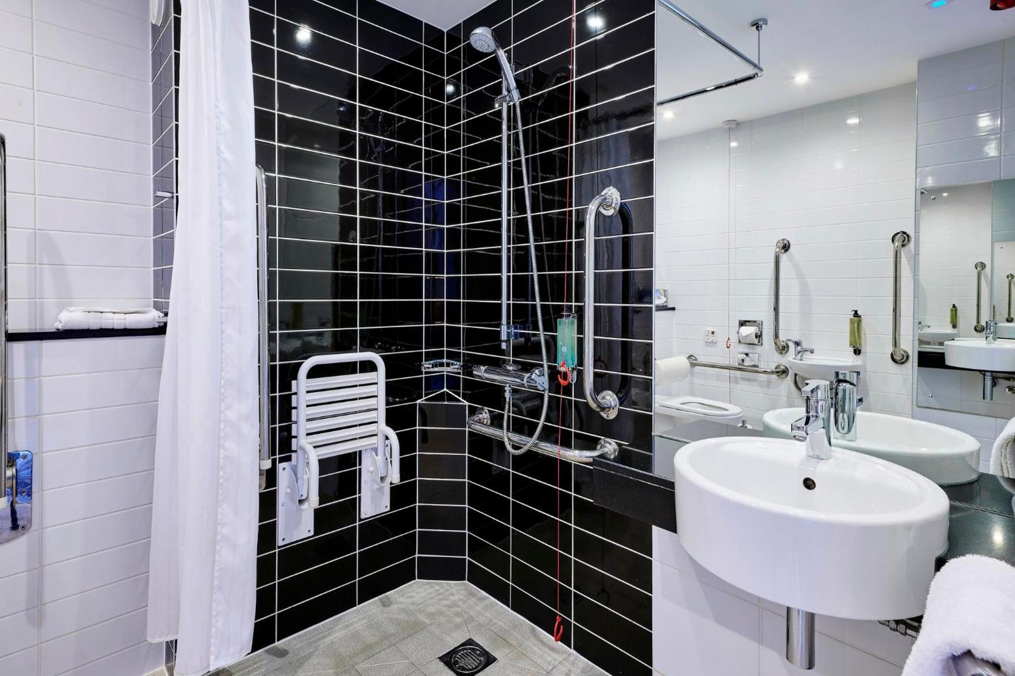 Standard Double Room with Free Hot Breakfast - Accessible