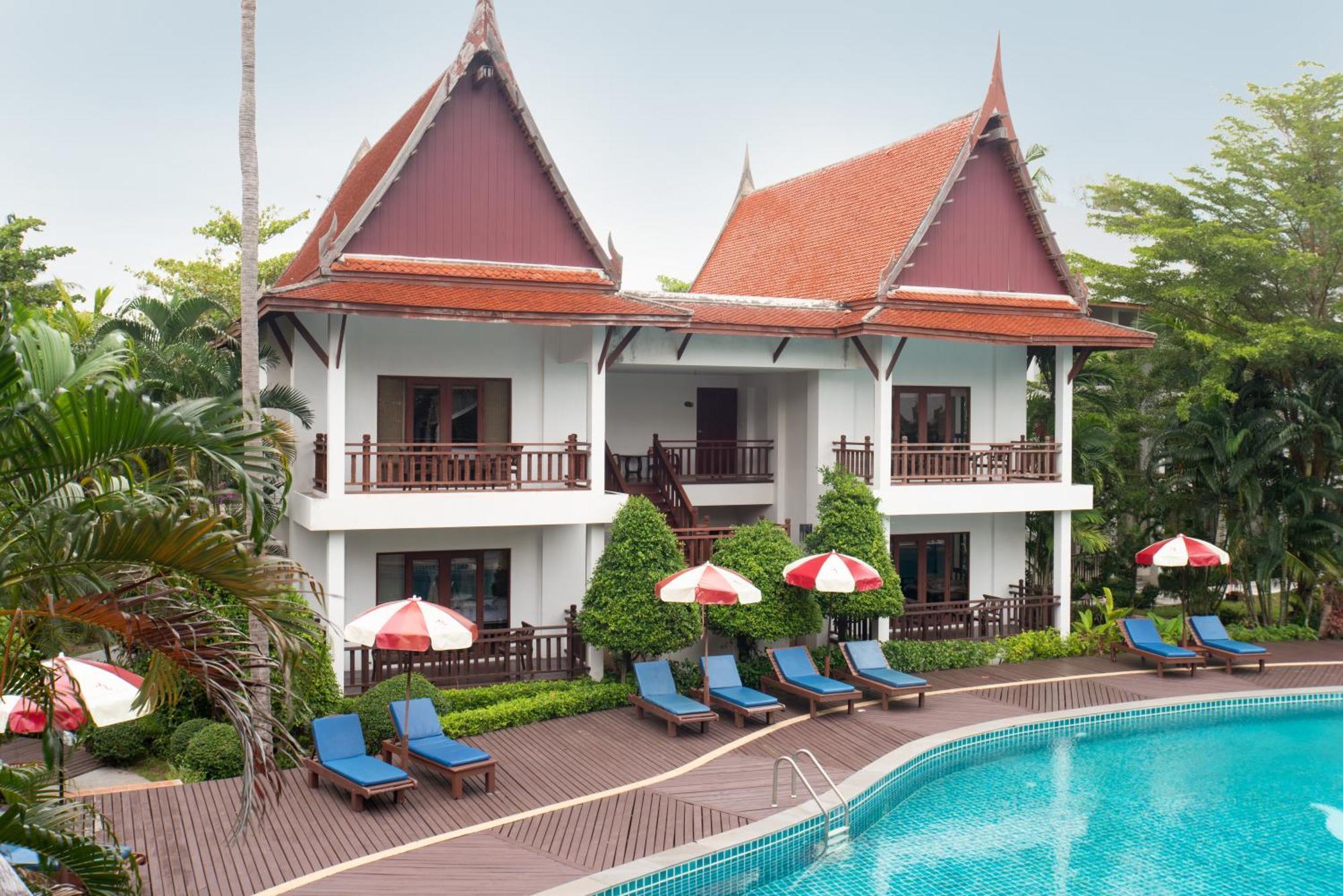 Family Suite Double Room and Bunk Bed with Pool View