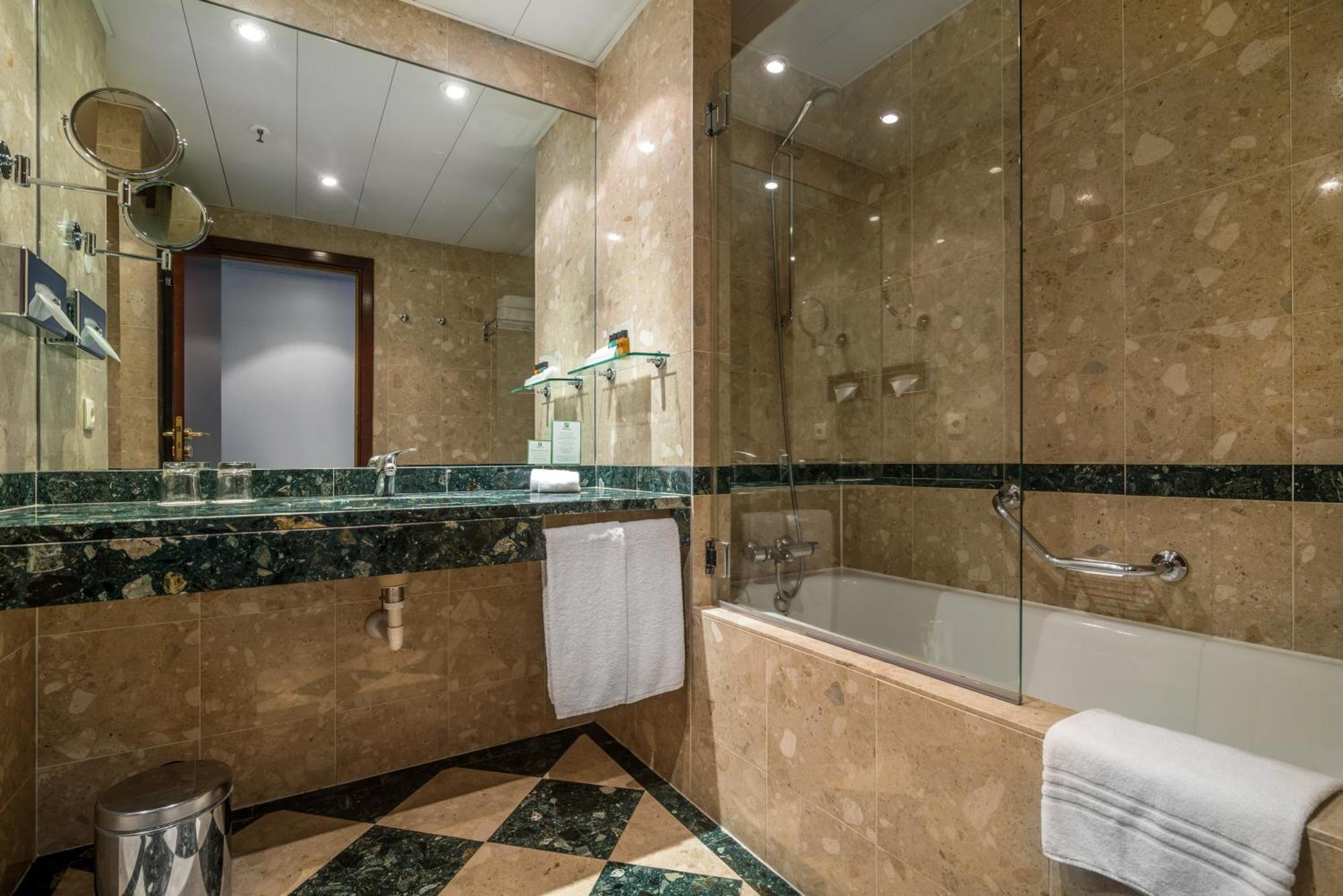 Premium Twin Room with River View