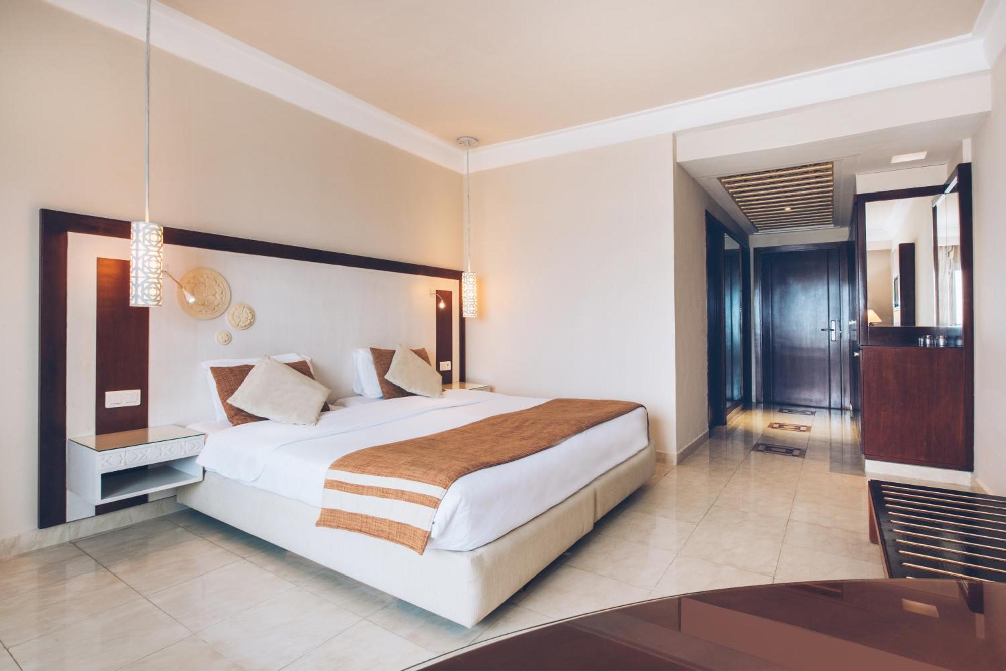 Double or Twin Room with Partial Sea View