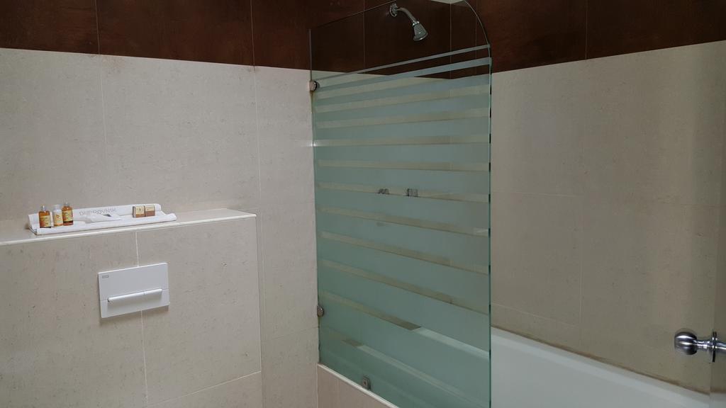 Deluxe Suite with Spa Bath