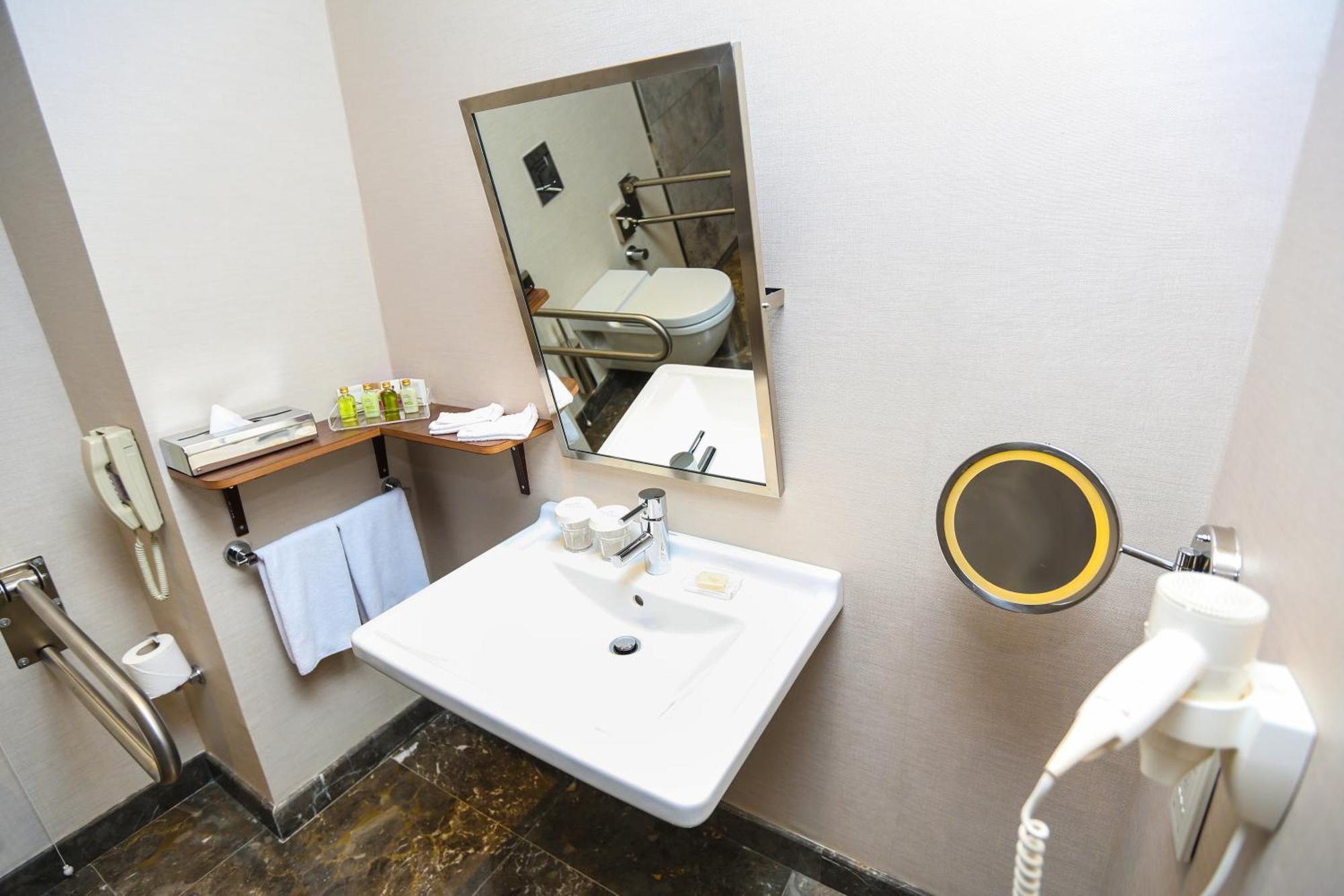 Standard Queen Room - Disability Access