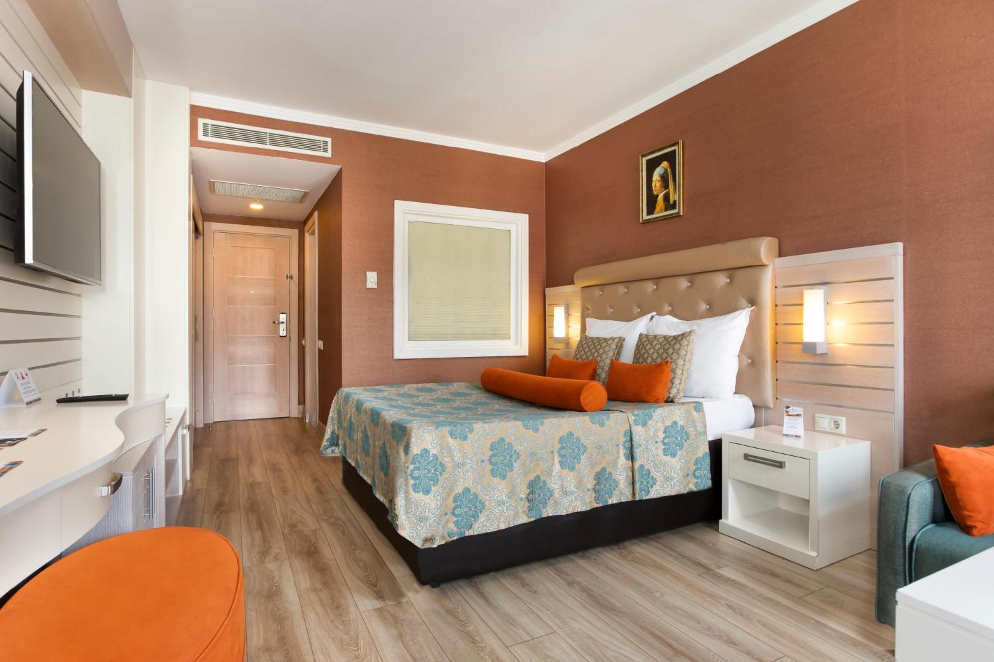 Standard Side Sea View Room