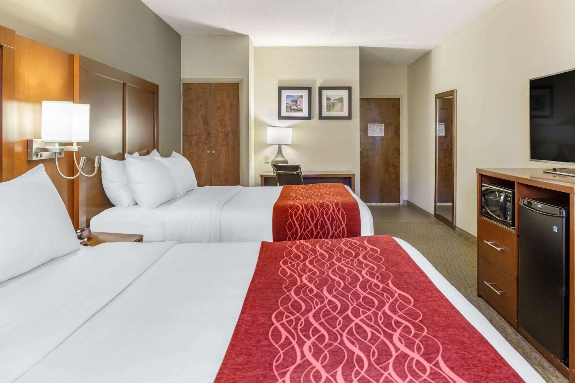 Queen Room with Two Queen Beds Poolside