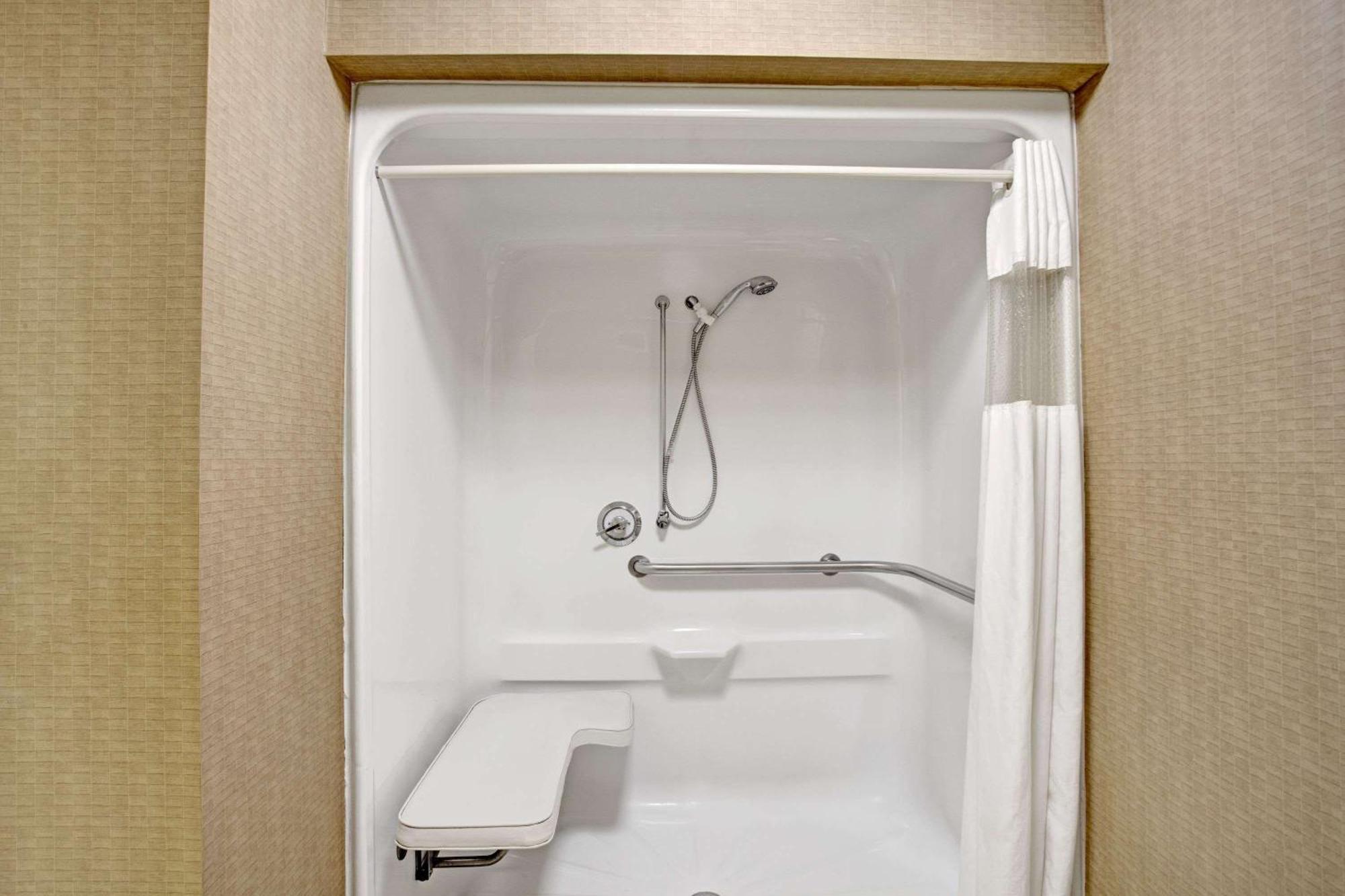 King Room - Disability Access - Non-Smoking
