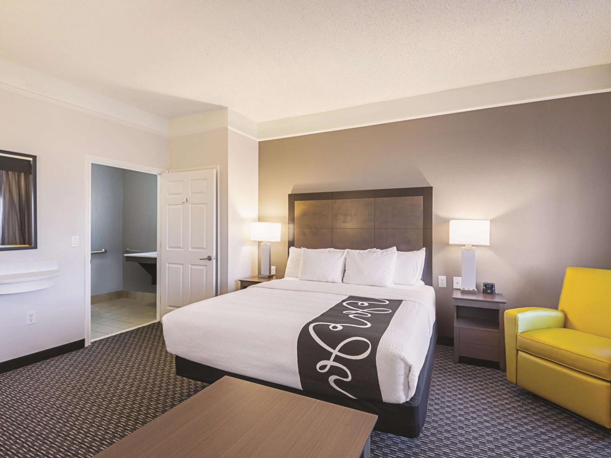 King Room with Roll-In Shower - Mobility Access/Non-Smoking