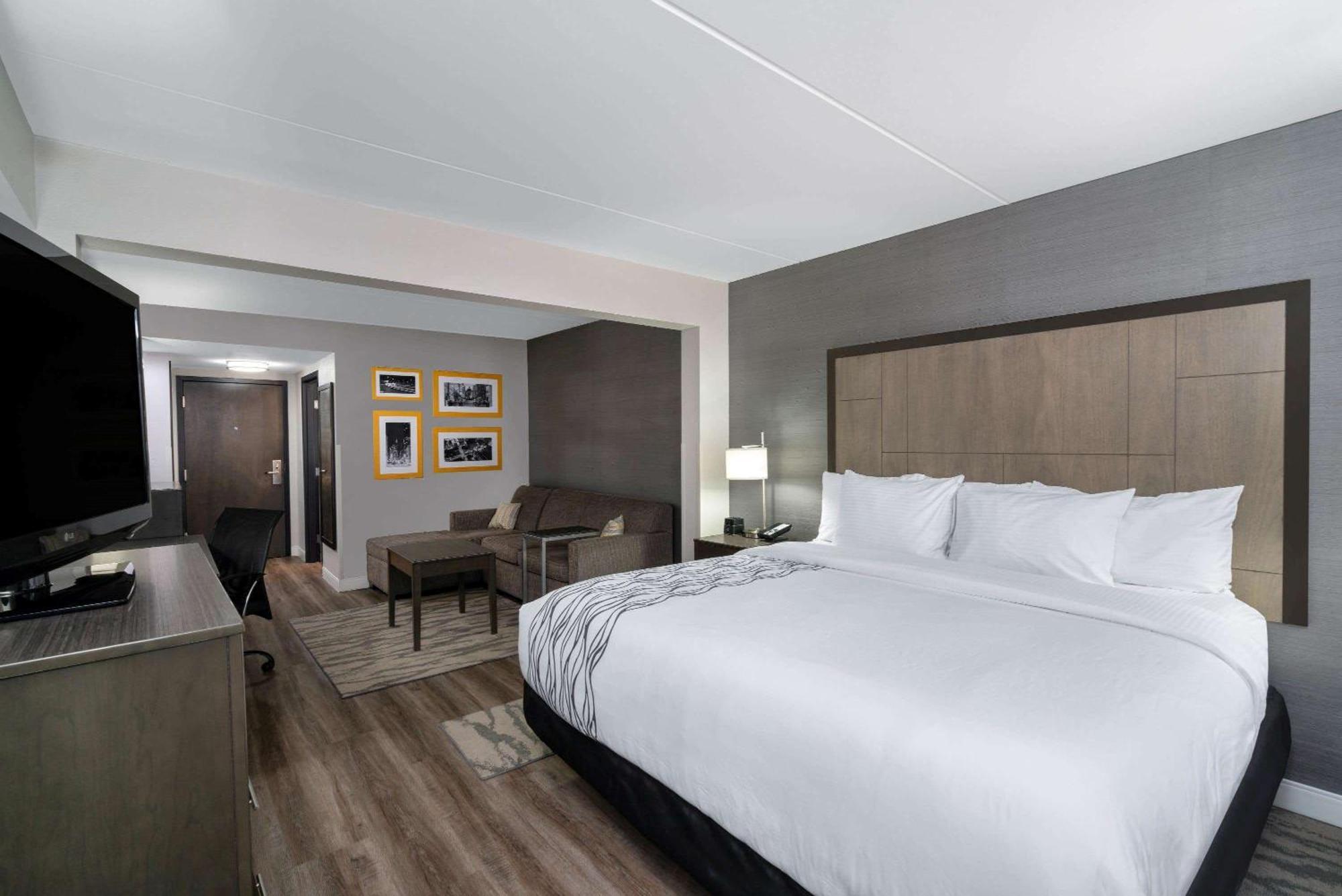 Executive King Room with Sofa Bed