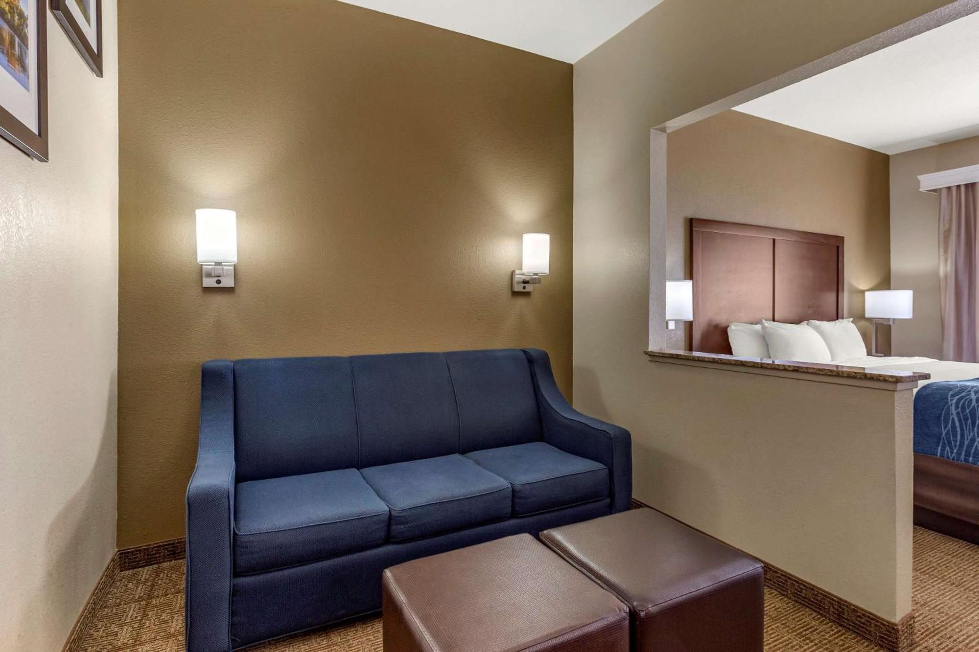 King Suite - Non-Smoking