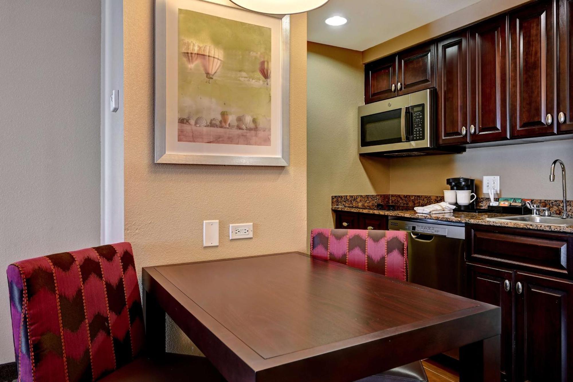 One-Bedroom Queen Suite with Two Queen Beds - Non-Smoking