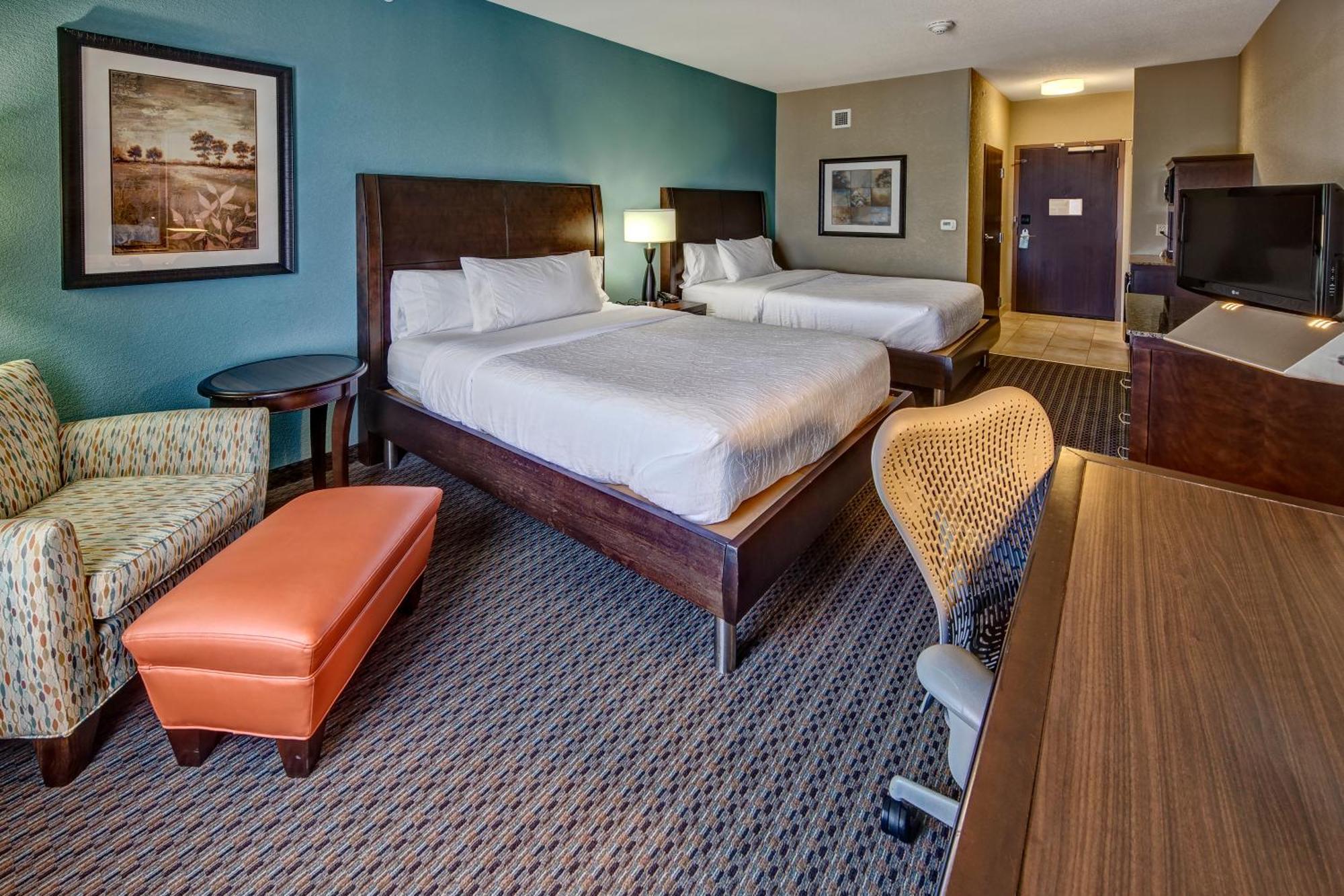 Queen Room with Two Queen Beds and Accessible Tub - Mobility Access