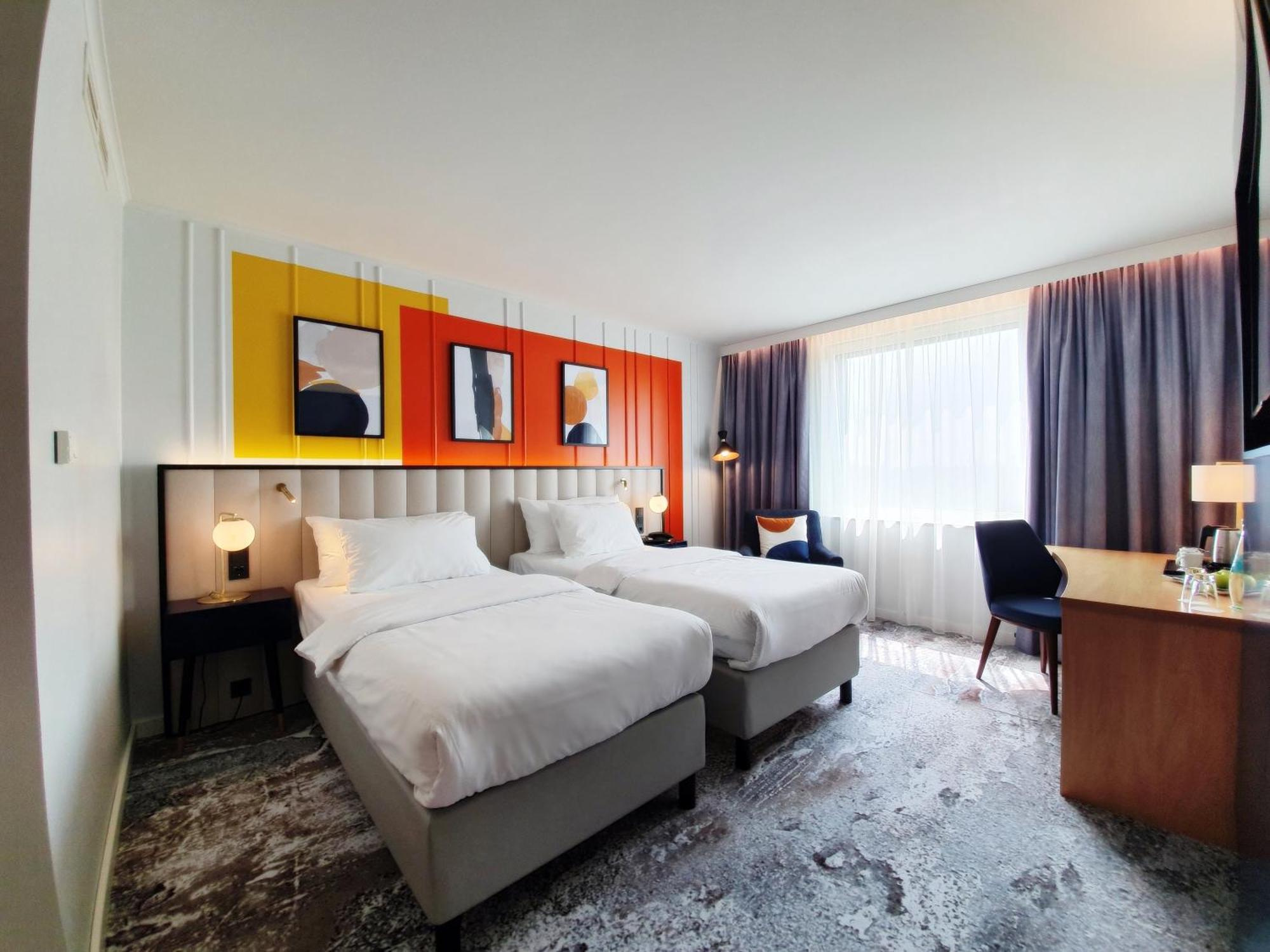 Standard Twin Room with City View