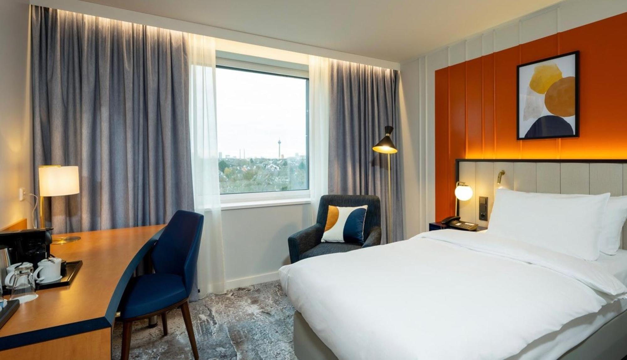 Standard King Room with City View