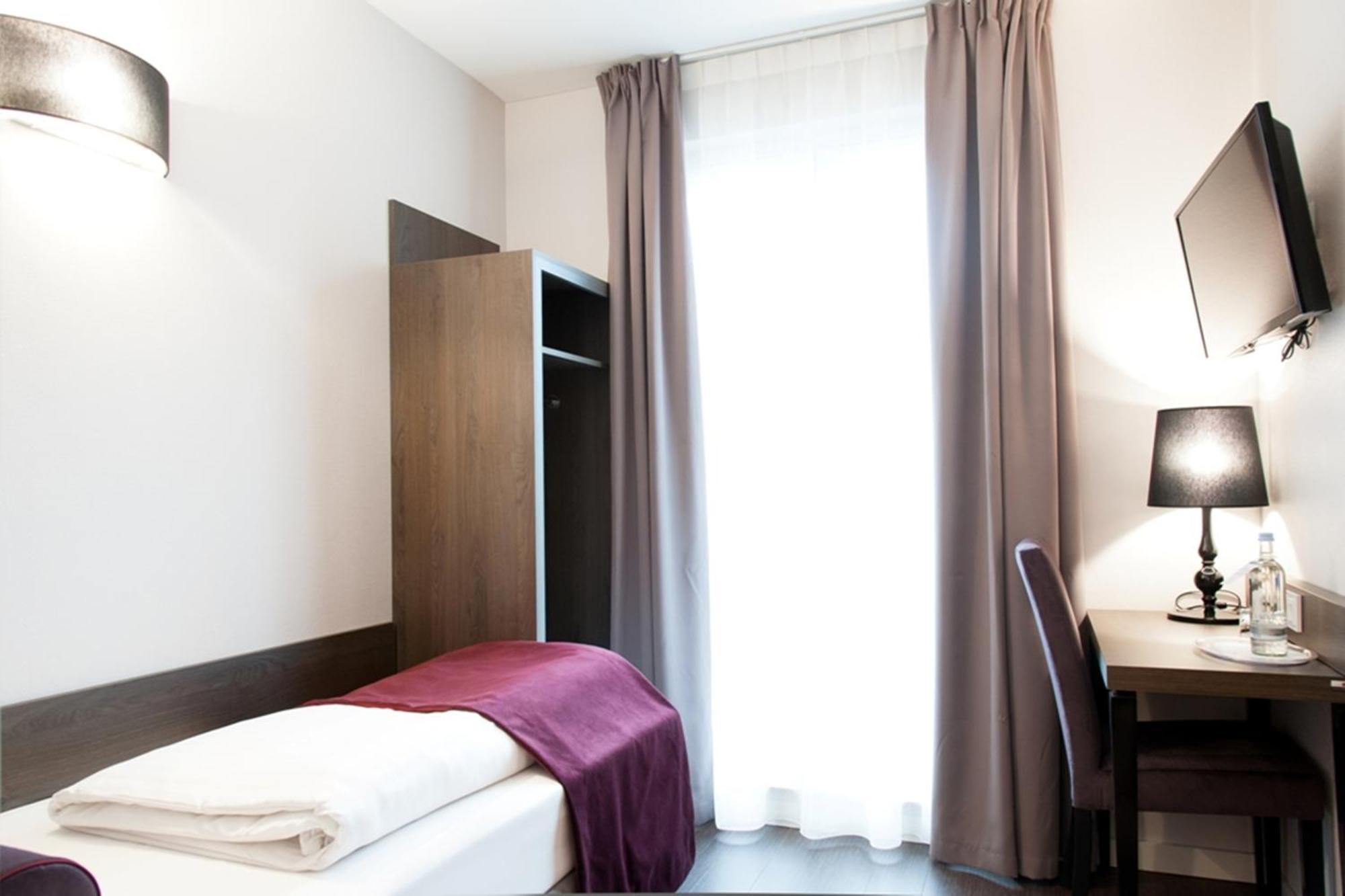 Comfort Single Room with Air-condition