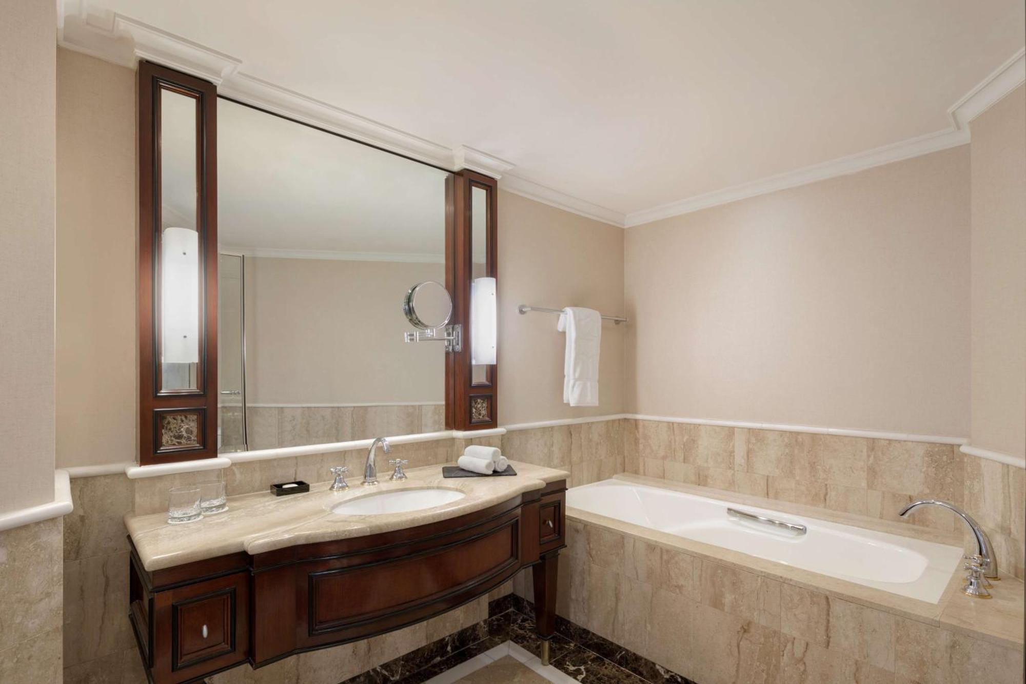 Grand Premier Sydney Harbor Room