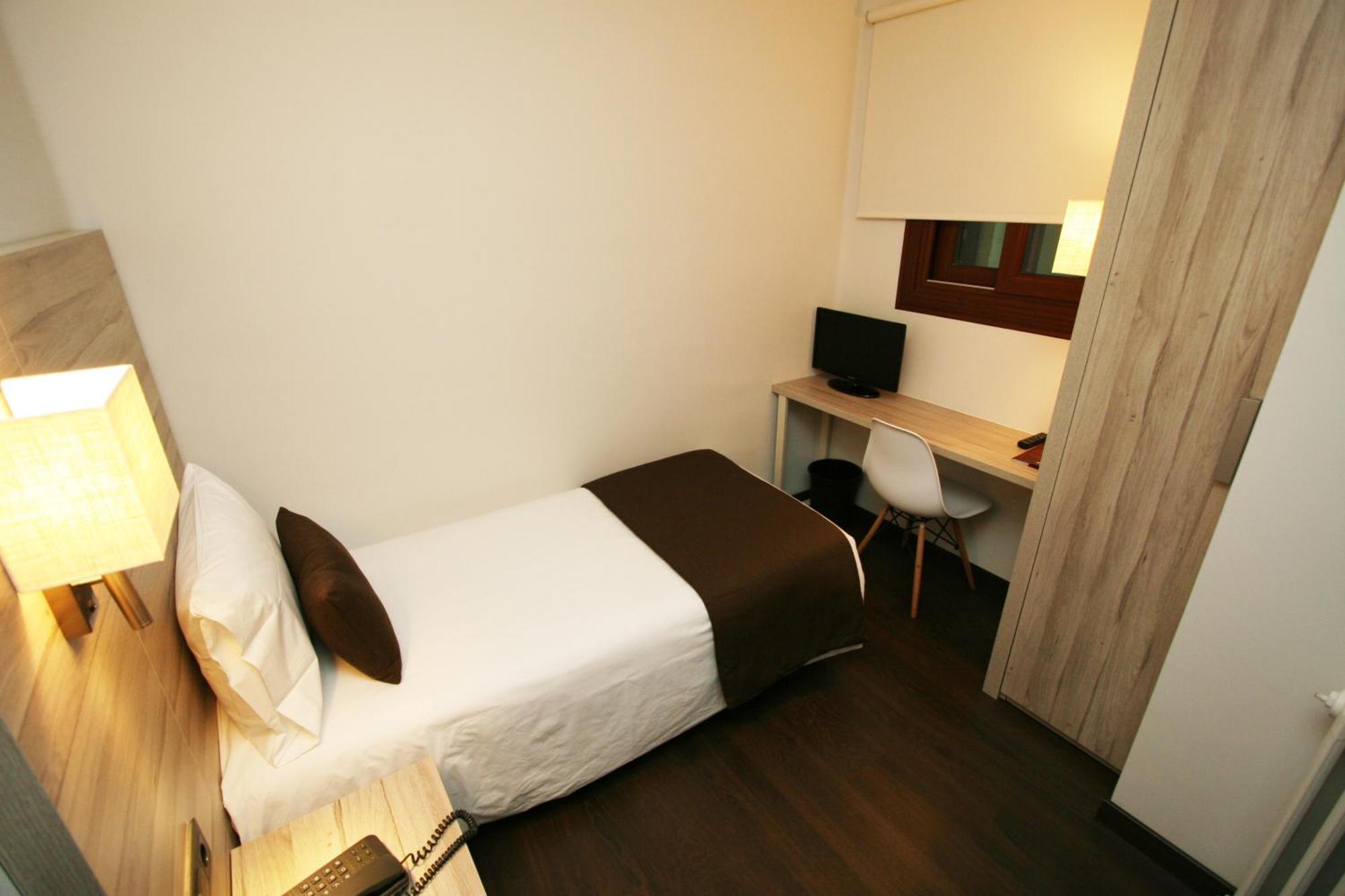 Small Single Room (interior)