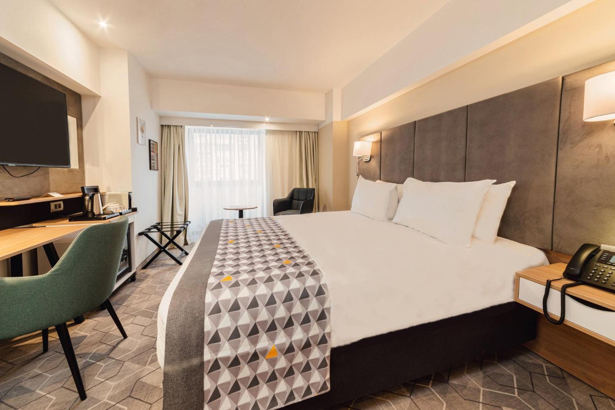 Standard Queen Room