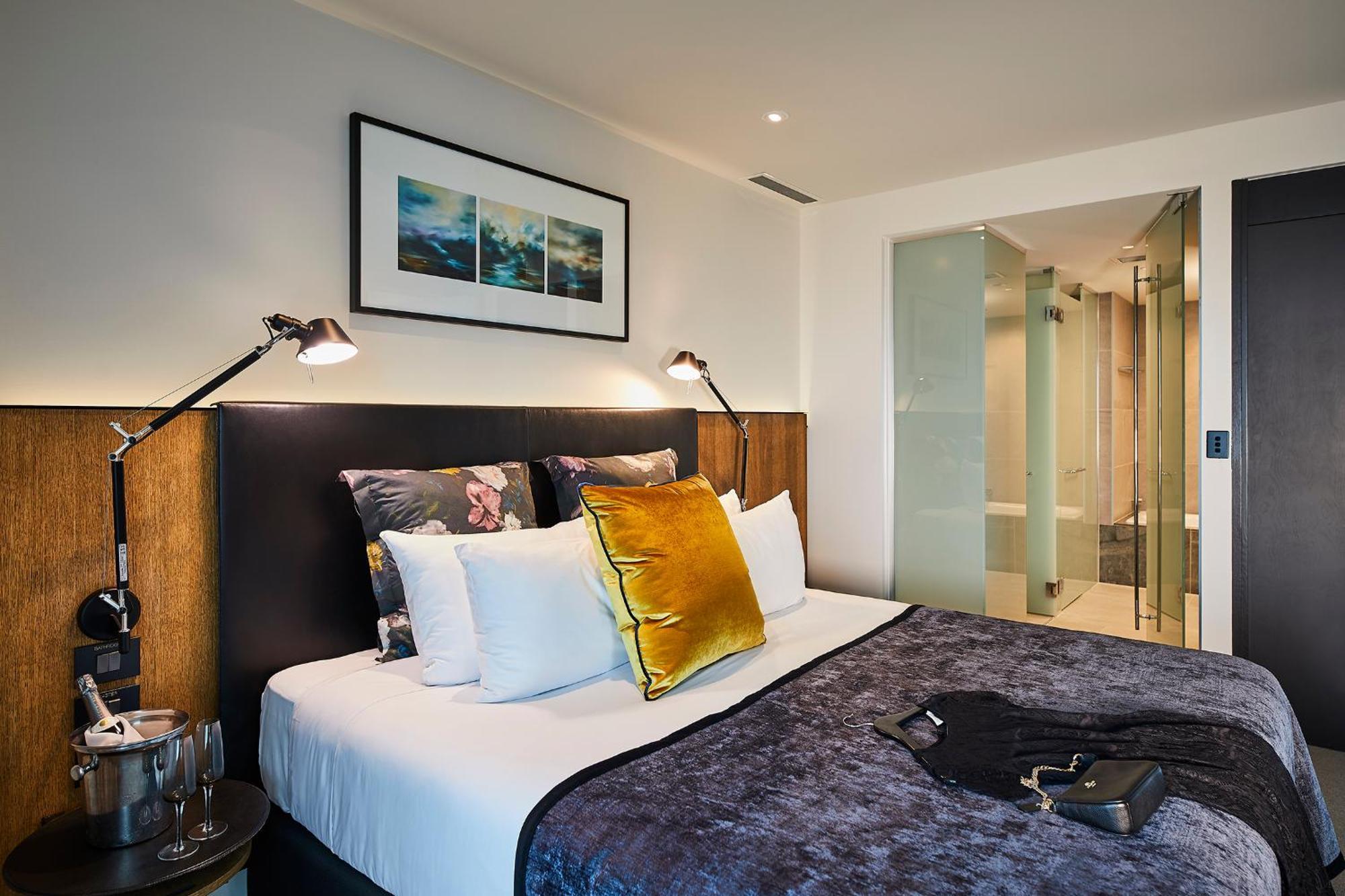 Grand Deluxe Harbor View Suite