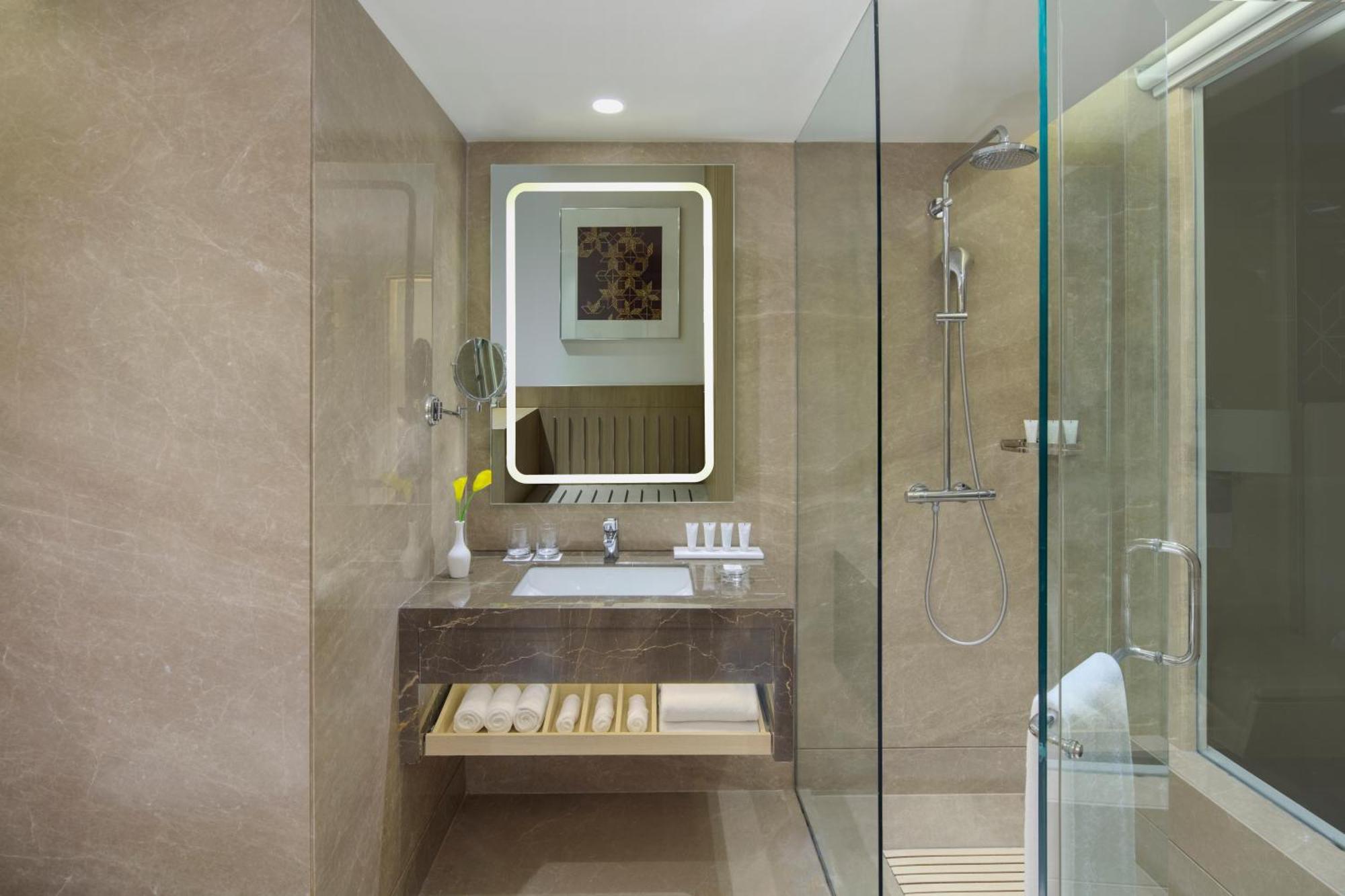 Superior Room with Breakfast and complimentary 1+1 Happy Hours