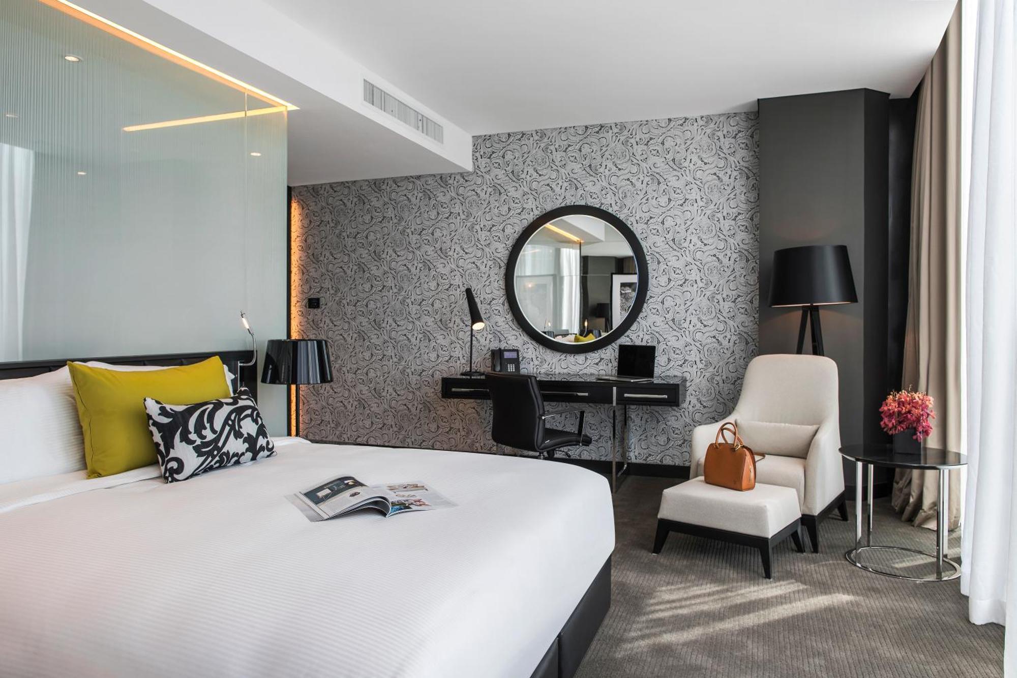 High Floor Room –  King Bed City View