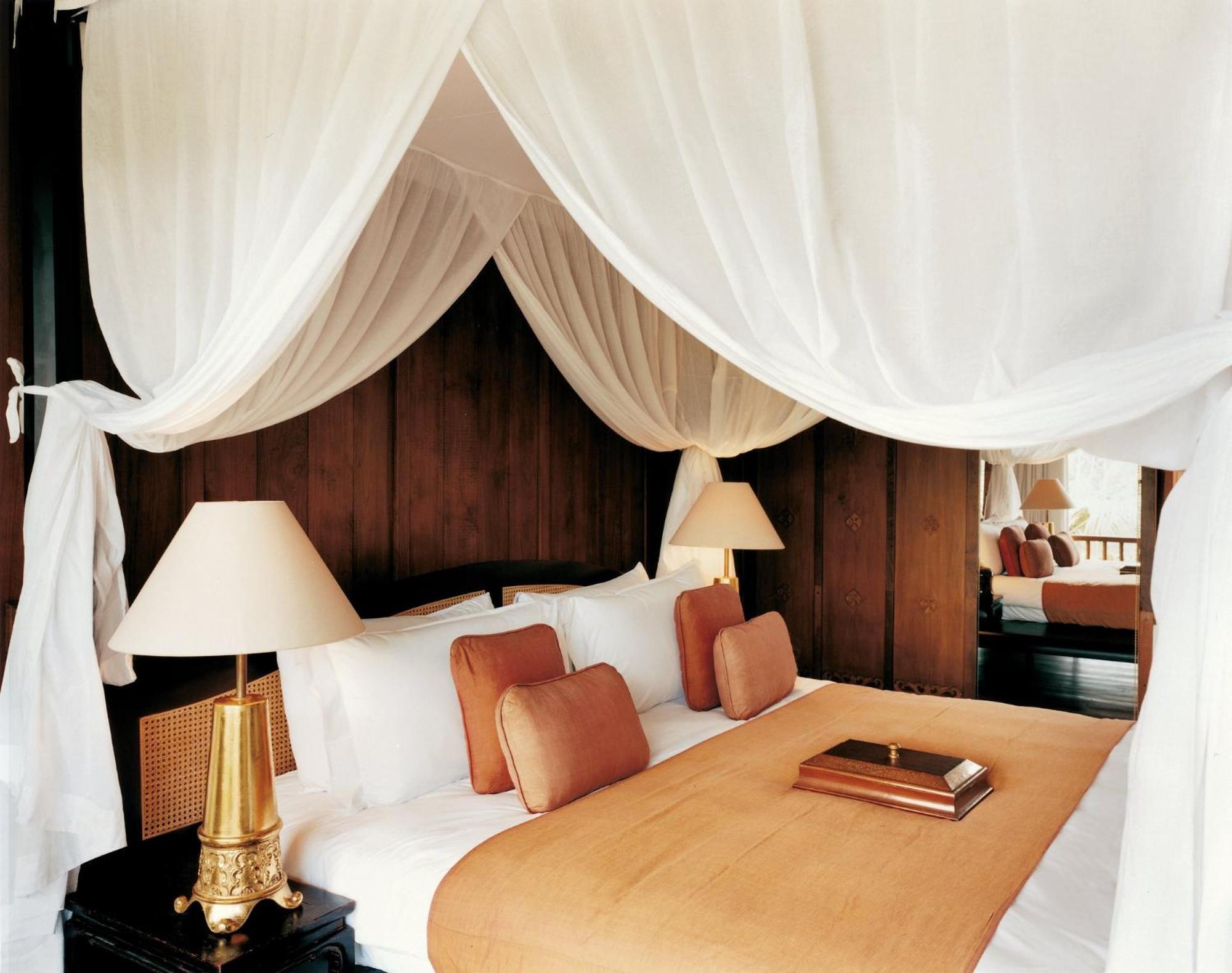 COMO Suite with Free Benefit