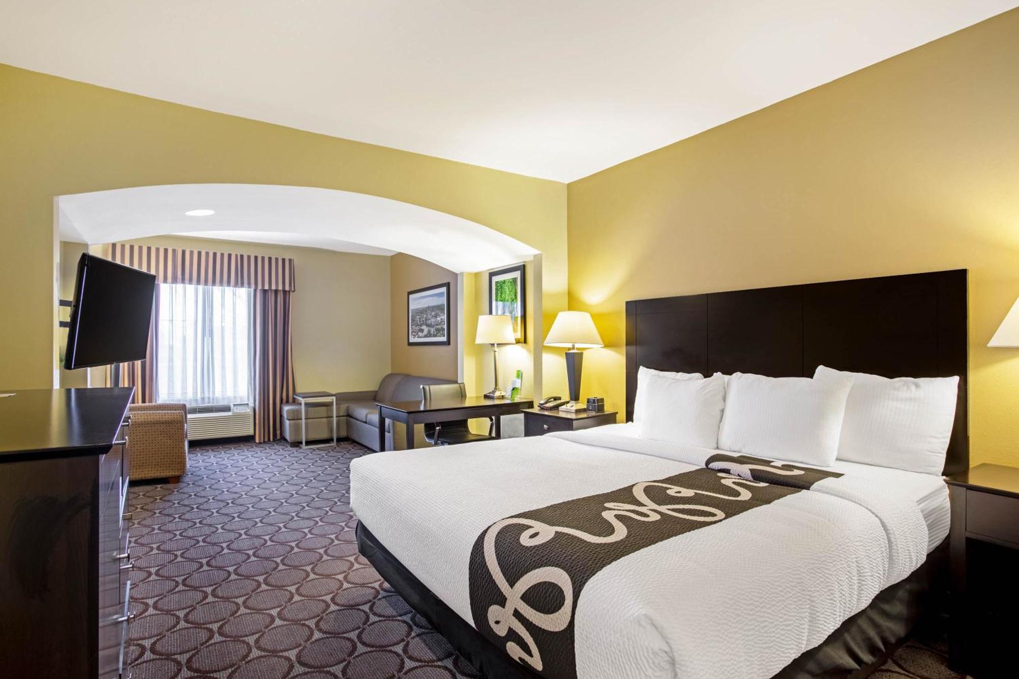 Deluxe King Room - Non-Smoking