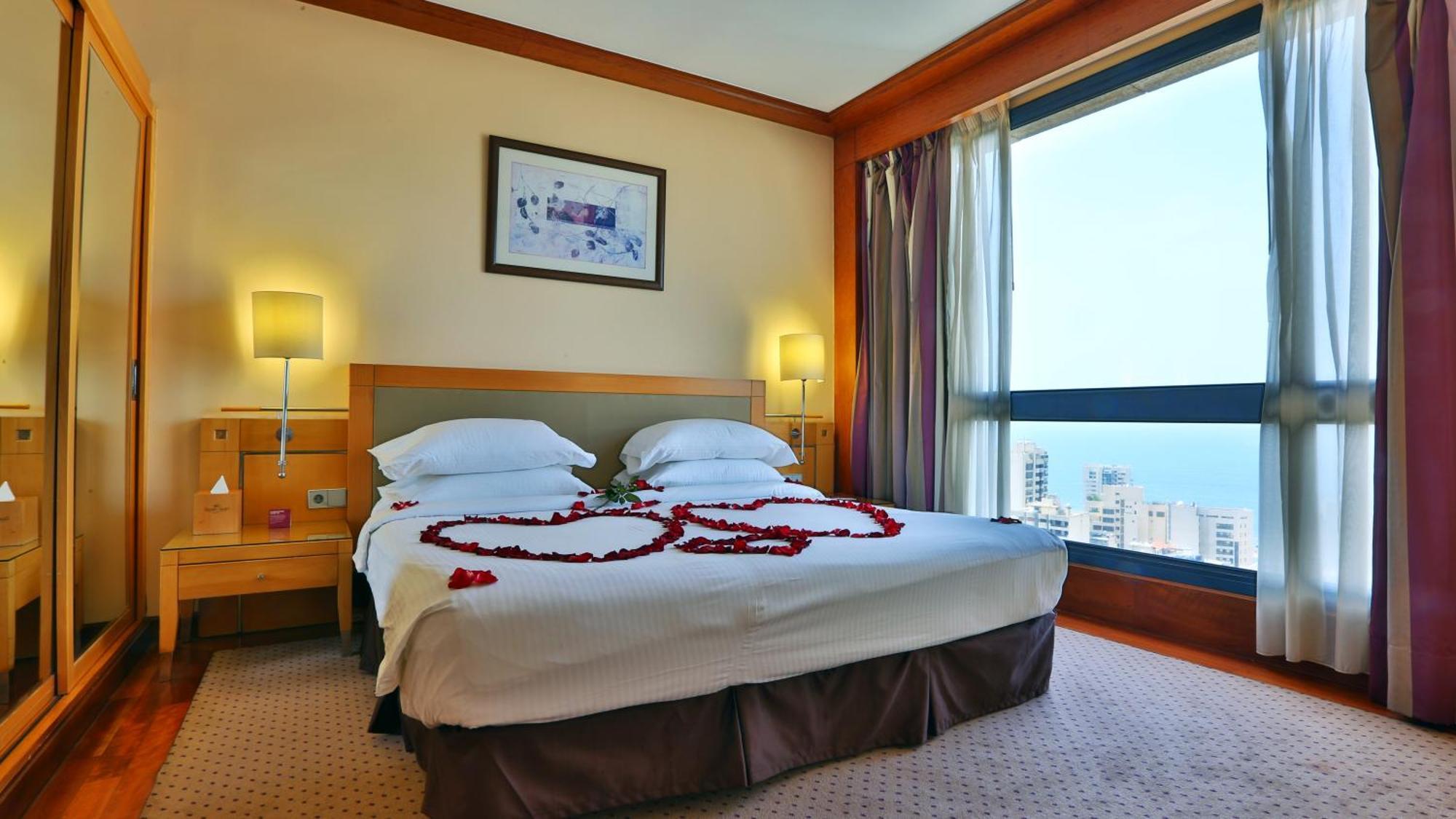 Standard King Room - Non-Smoking