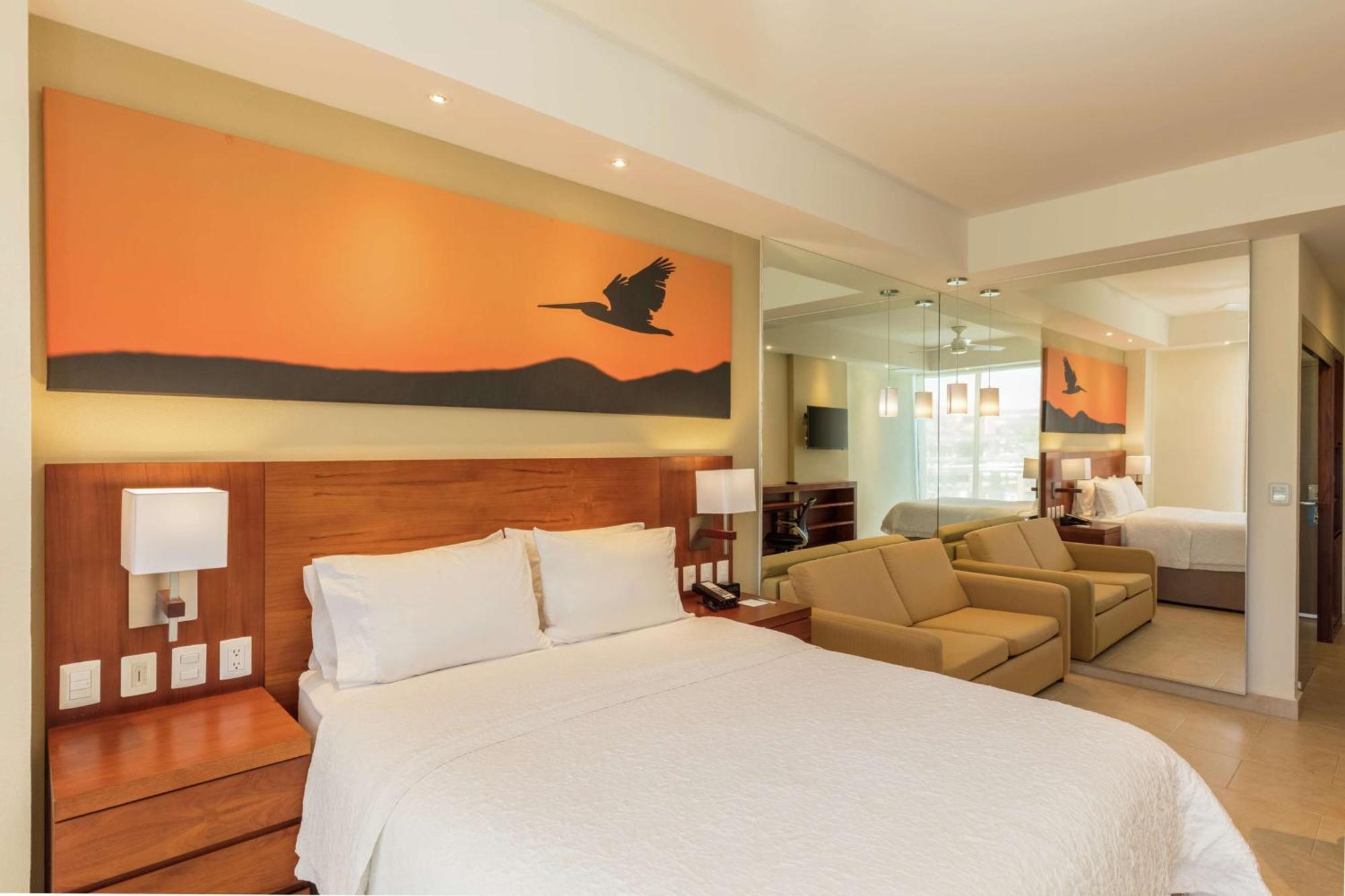 Queen Room with Sofa Bed - Non-Smoking