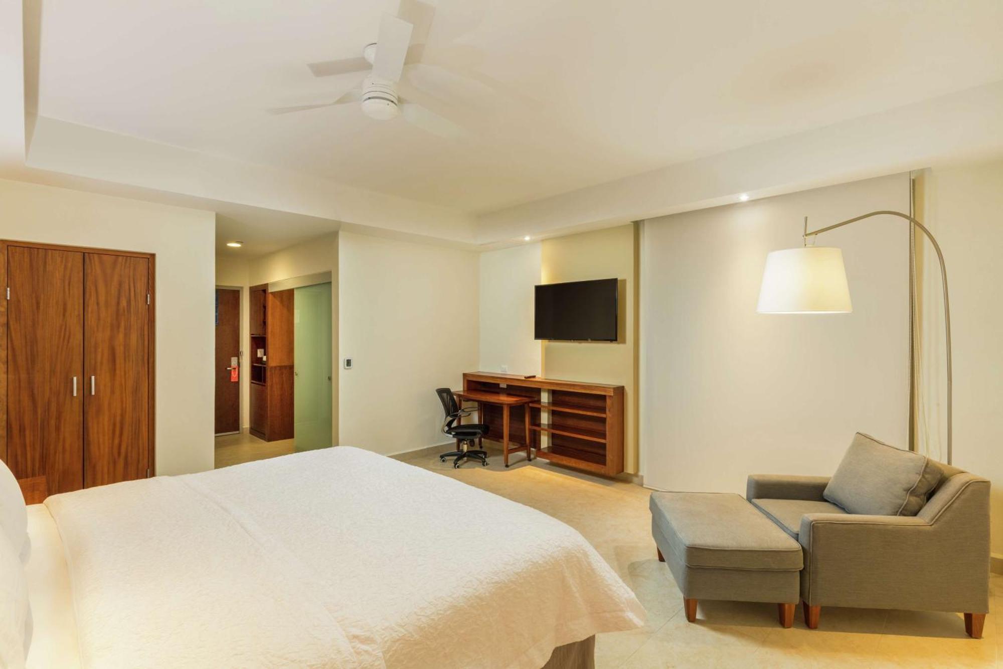 King Studio Suite - Non-Smoking