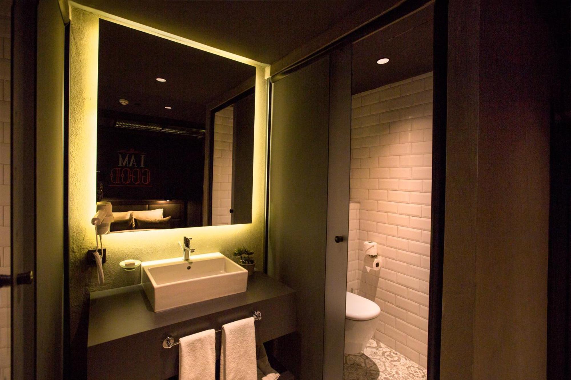 Corner Suite With Jacuzzi