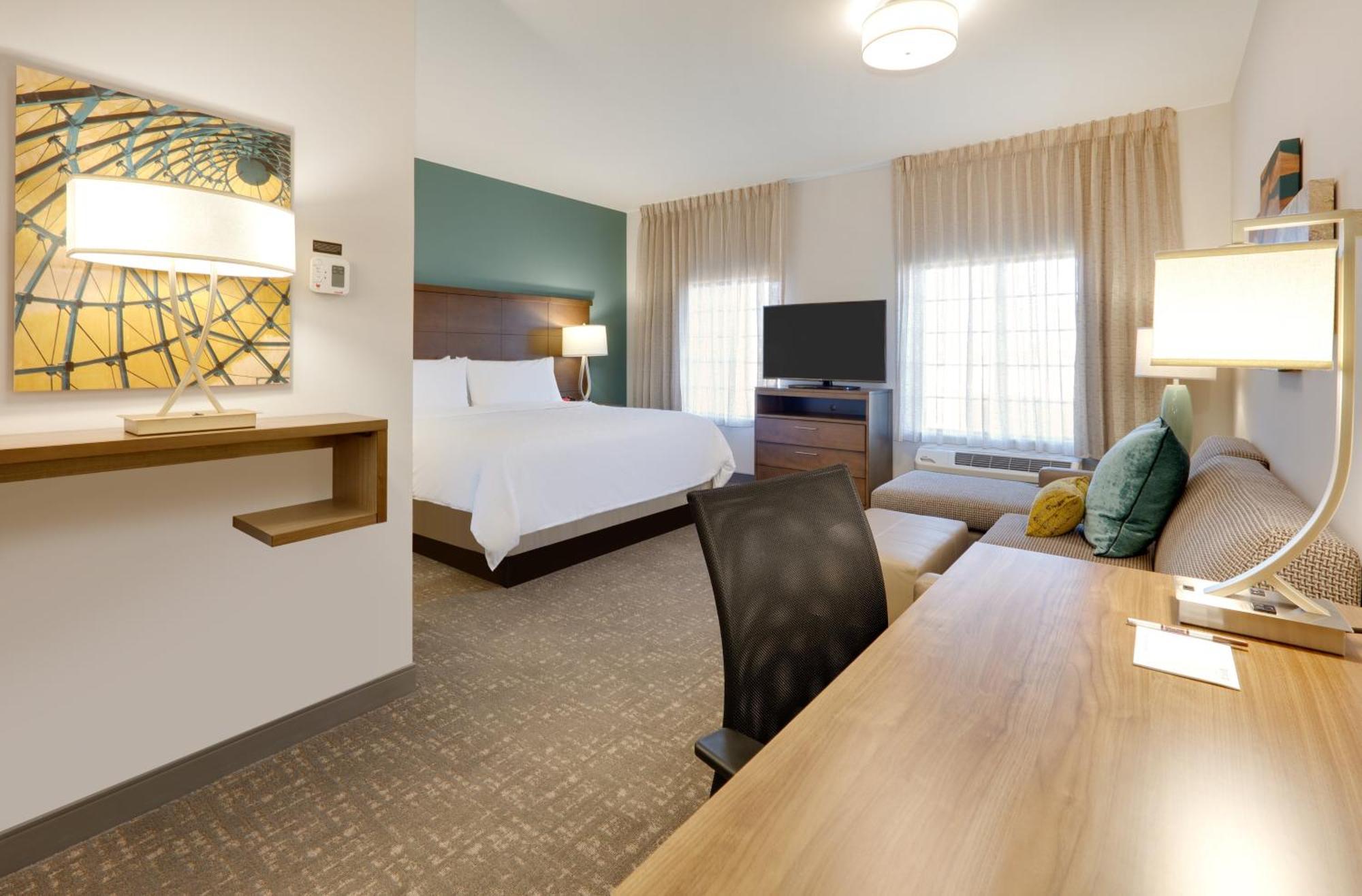 Studio King Suite - Communications Accessible