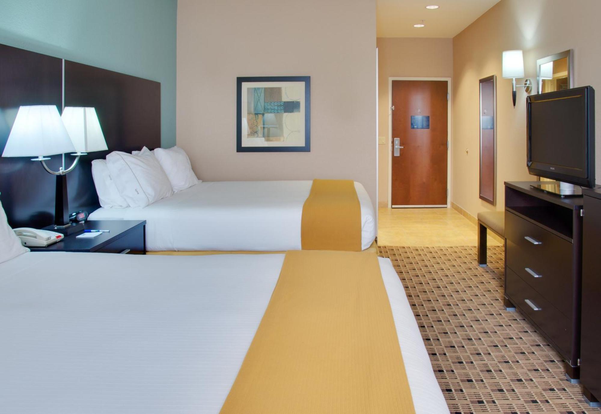 Standard Queen Room with Two Queen Beds