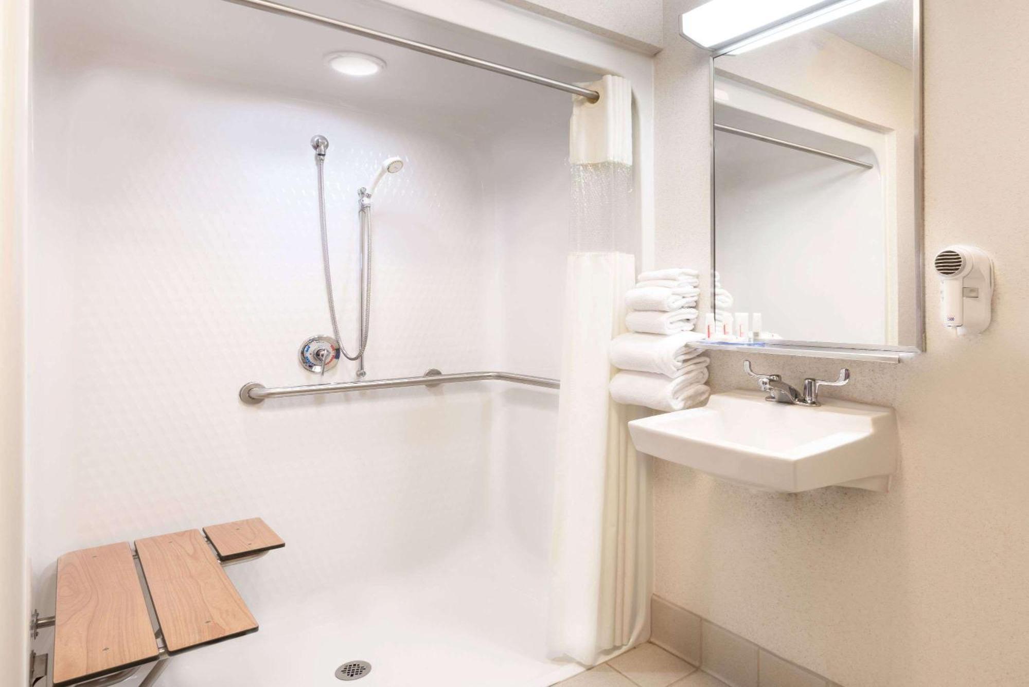Double Room - Mobility Accessible Room/Non-Smoking