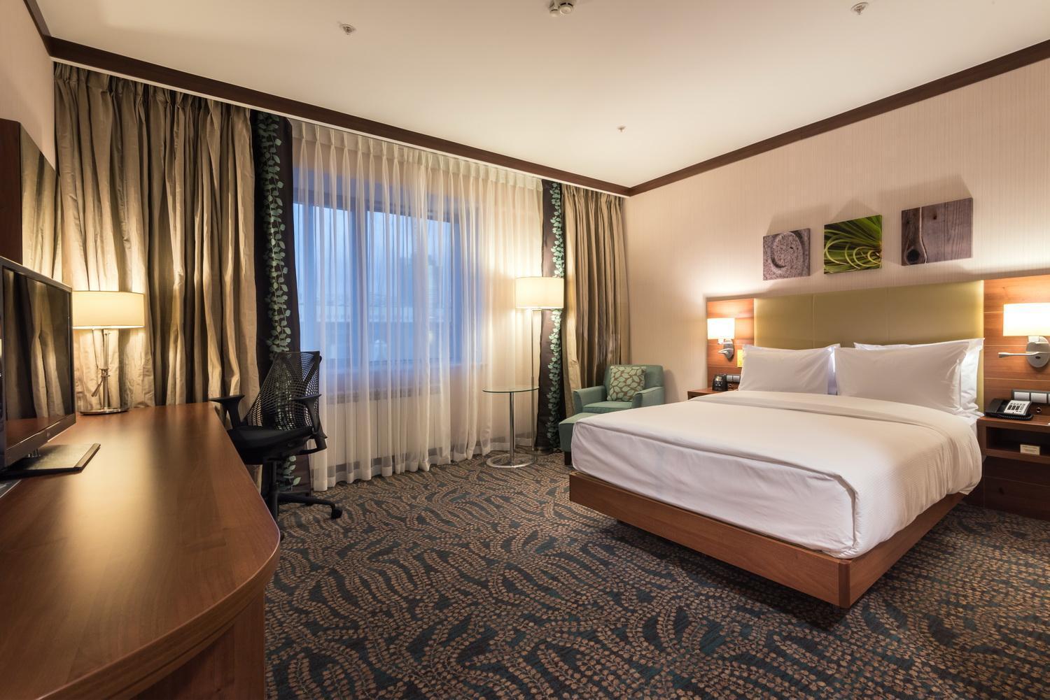 Deluxe Queen Room