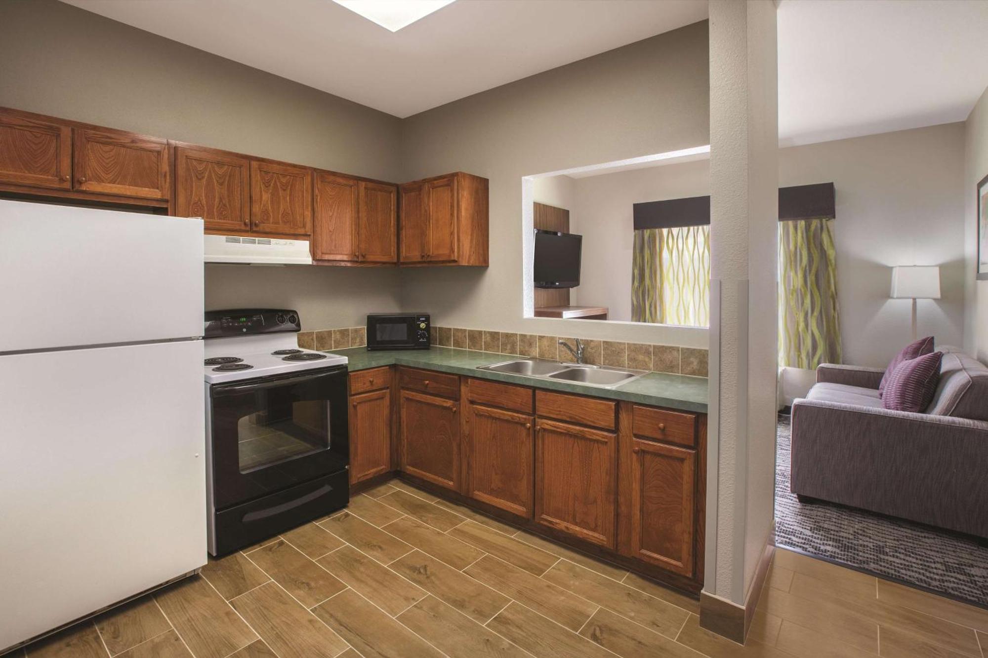 Deluxe Queen Executive Suite with Two Queen Beds - Non-Smoking