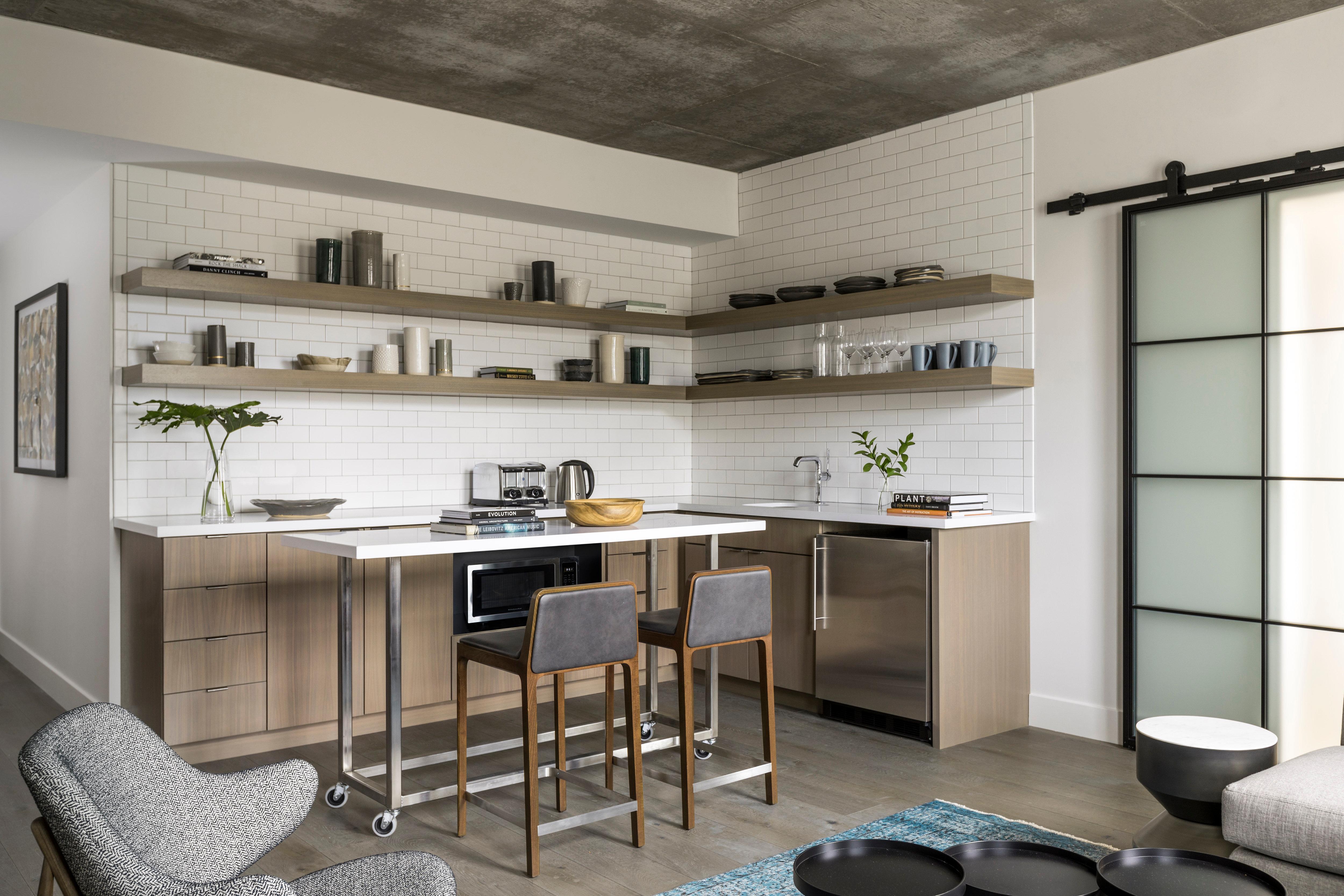 One-Bedroom King Suite with Mobility Accessible Tub