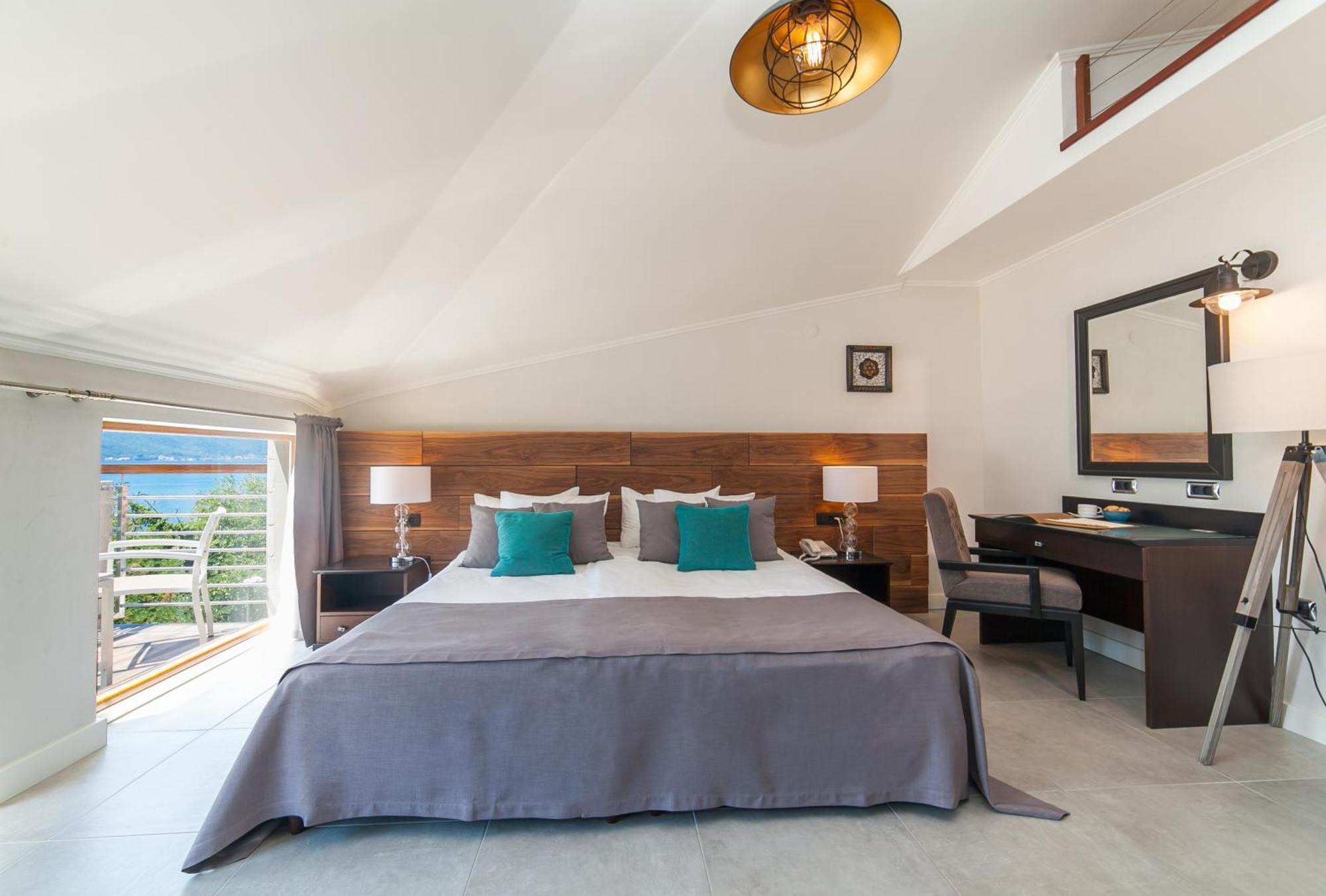 Junior Family Suite with Mountain View
