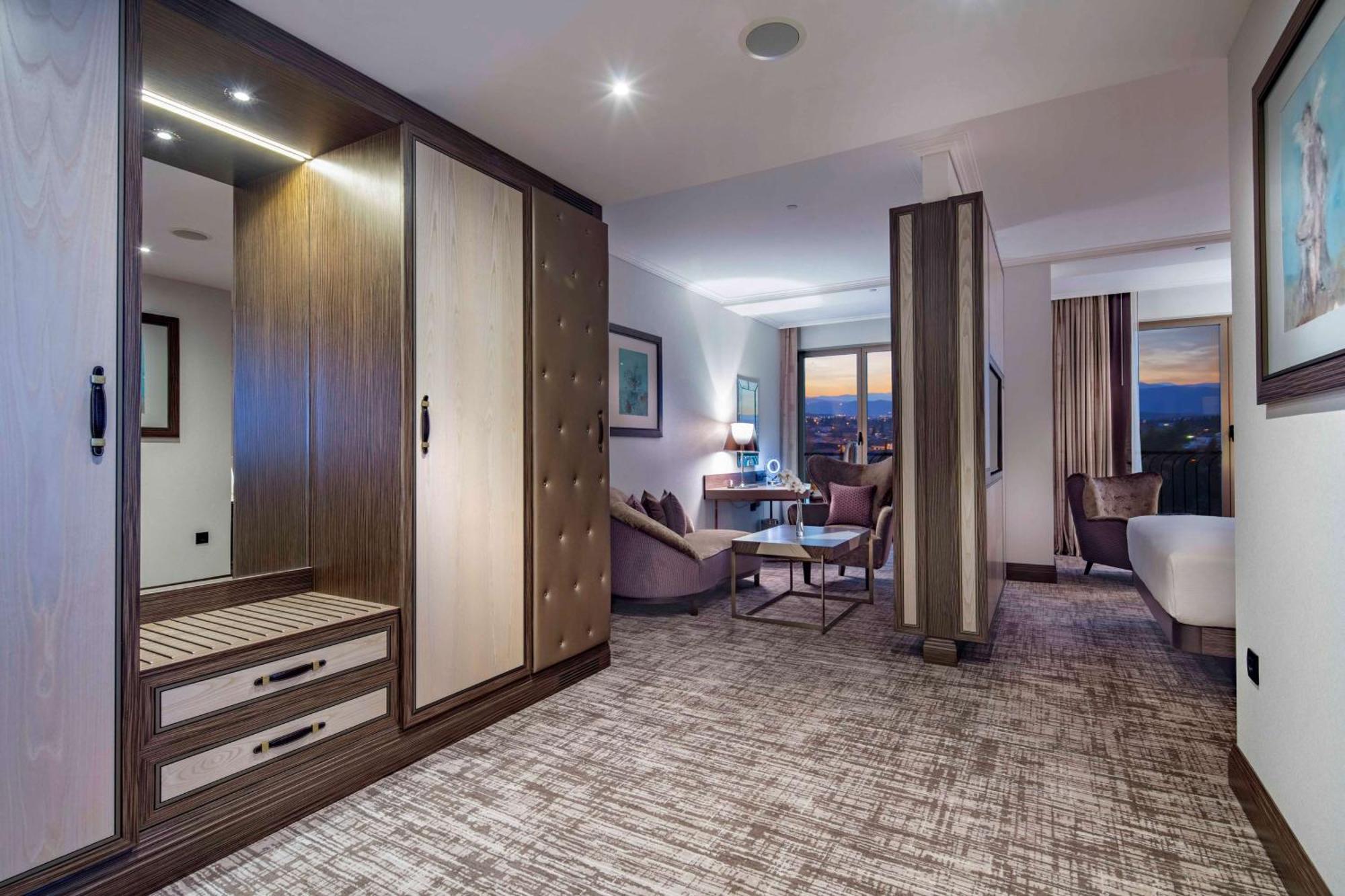 Junior King Suite - Lounge Access
