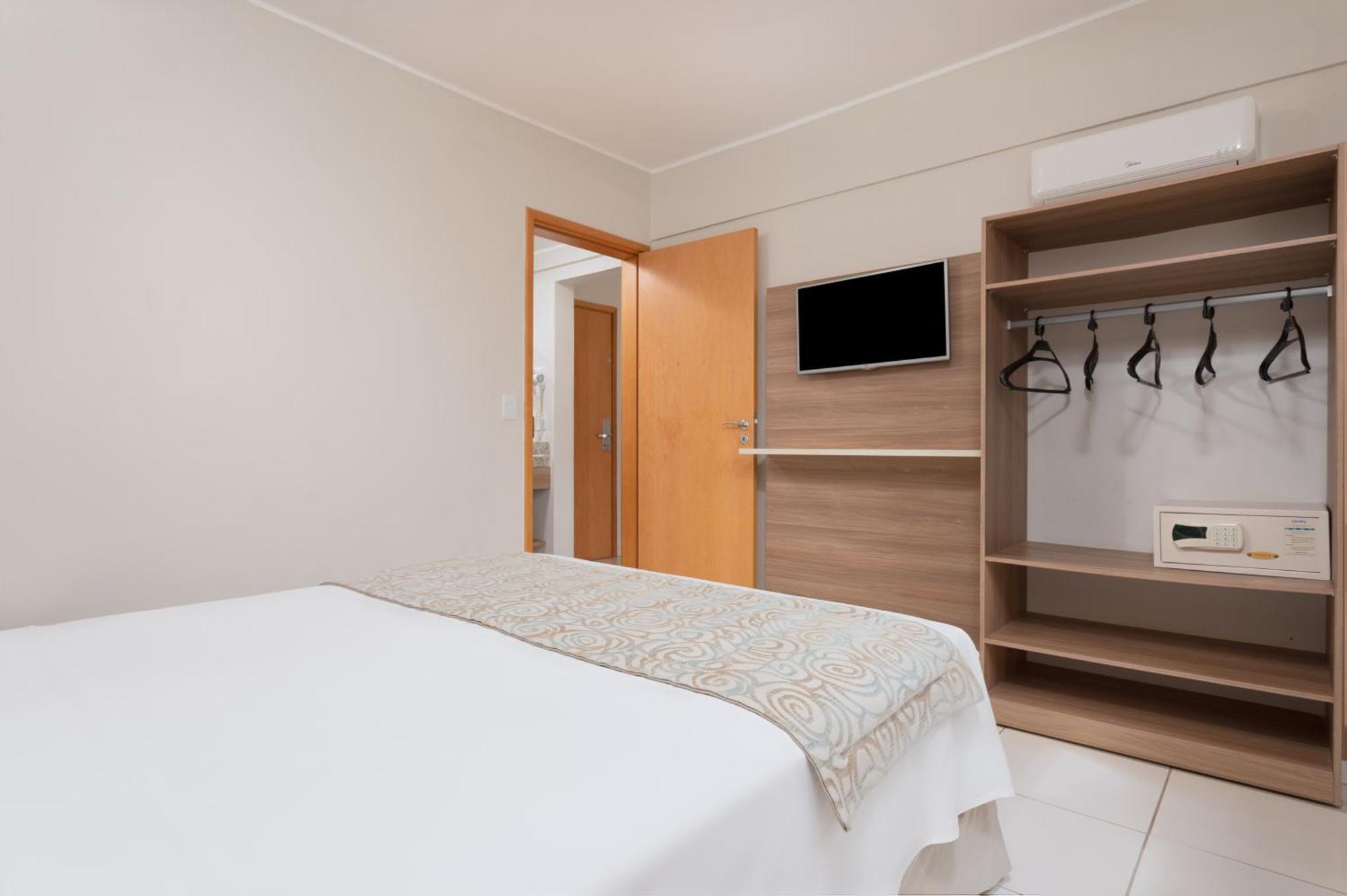Double Room with Pool or Park View 1-day admission to Thermas dos Laranjais Park Included
