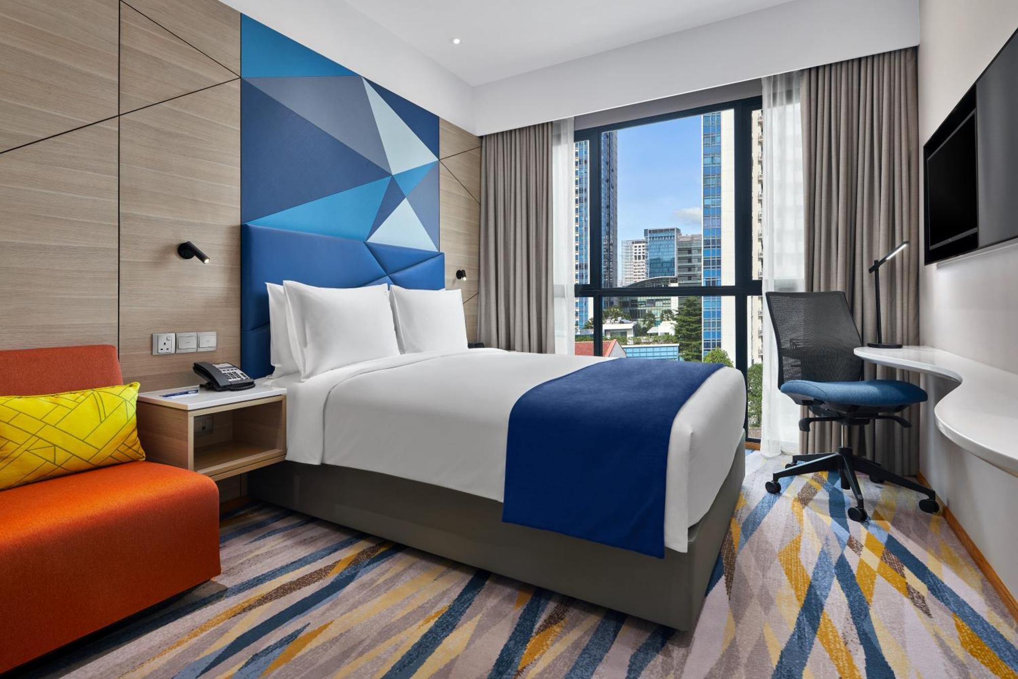 Queen Room with One Queen Bed and Free Breakfast - Top Floor
