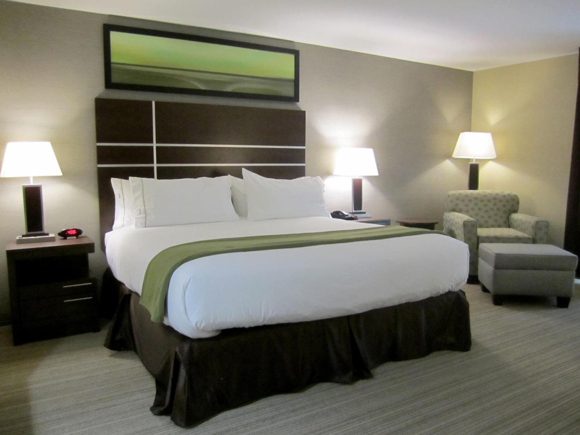 King Room - Mobility Access/Hearing Accessible